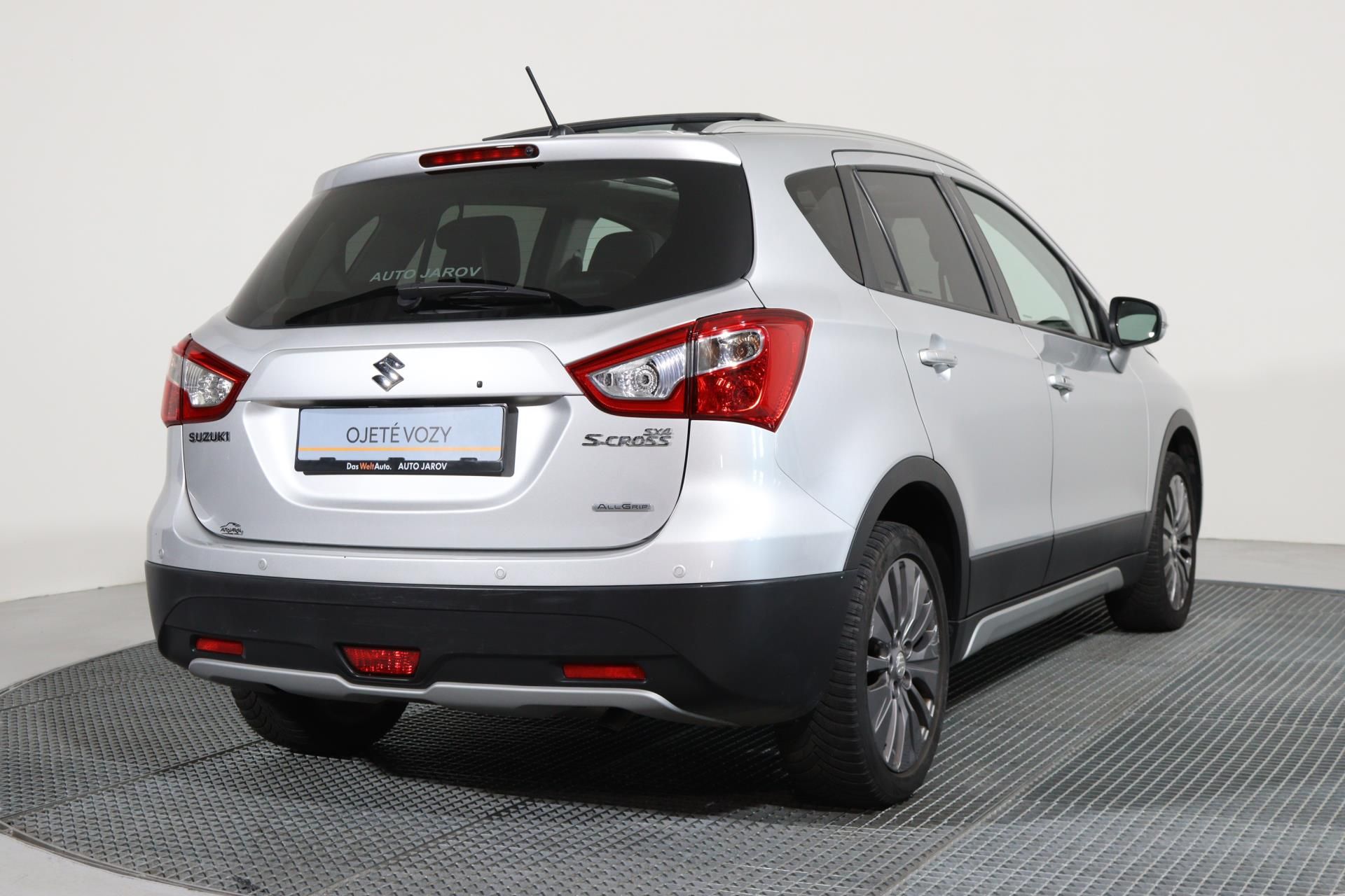 Suzuki SX4 S-Cross, 1,6i 88 kW 4x4/ STŘEŠNÍ OKNO, - fotka 2