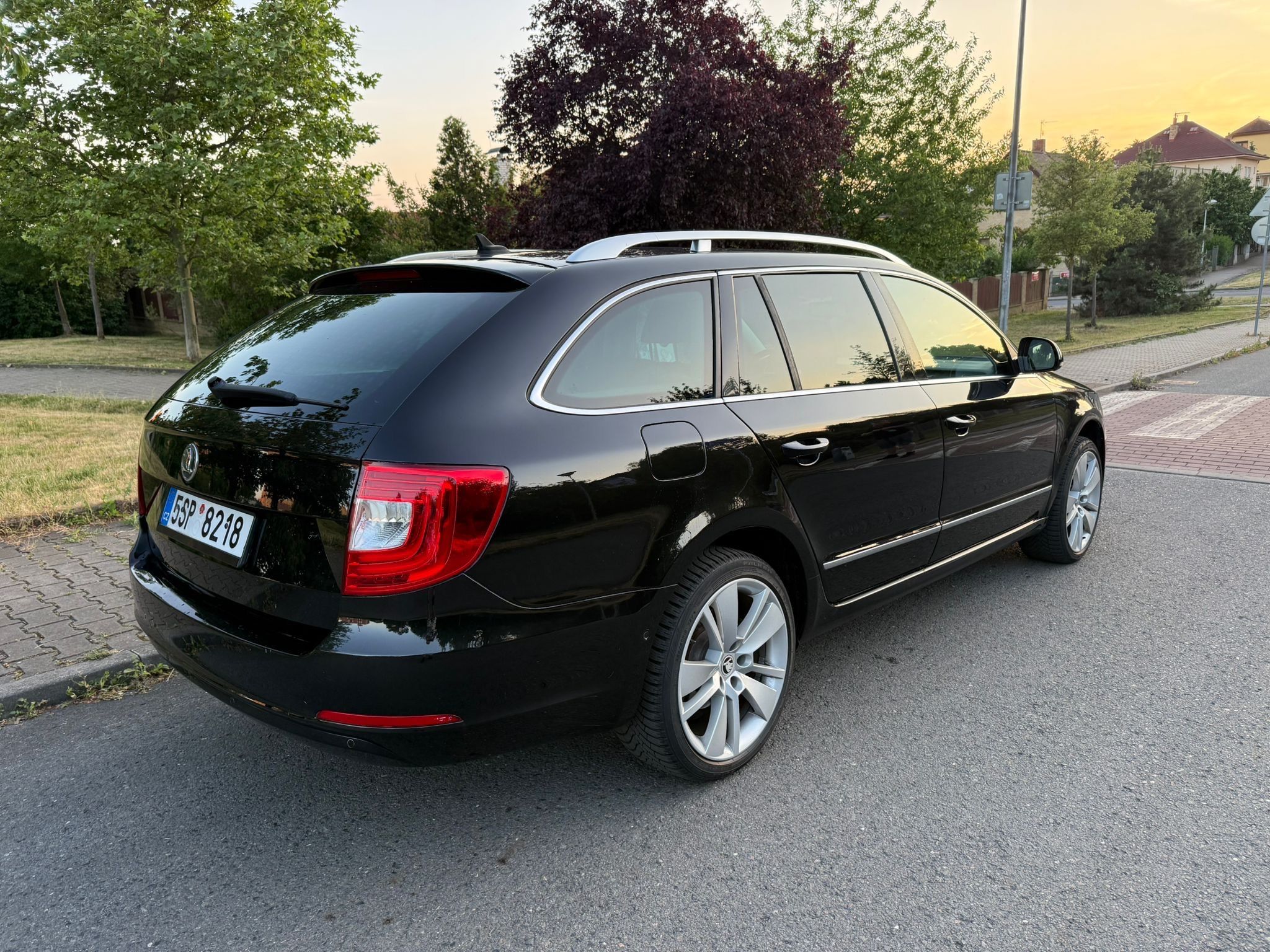 Škoda Superb, 2.0tdi 125kw dsg 4x4 výbava - fotka 4