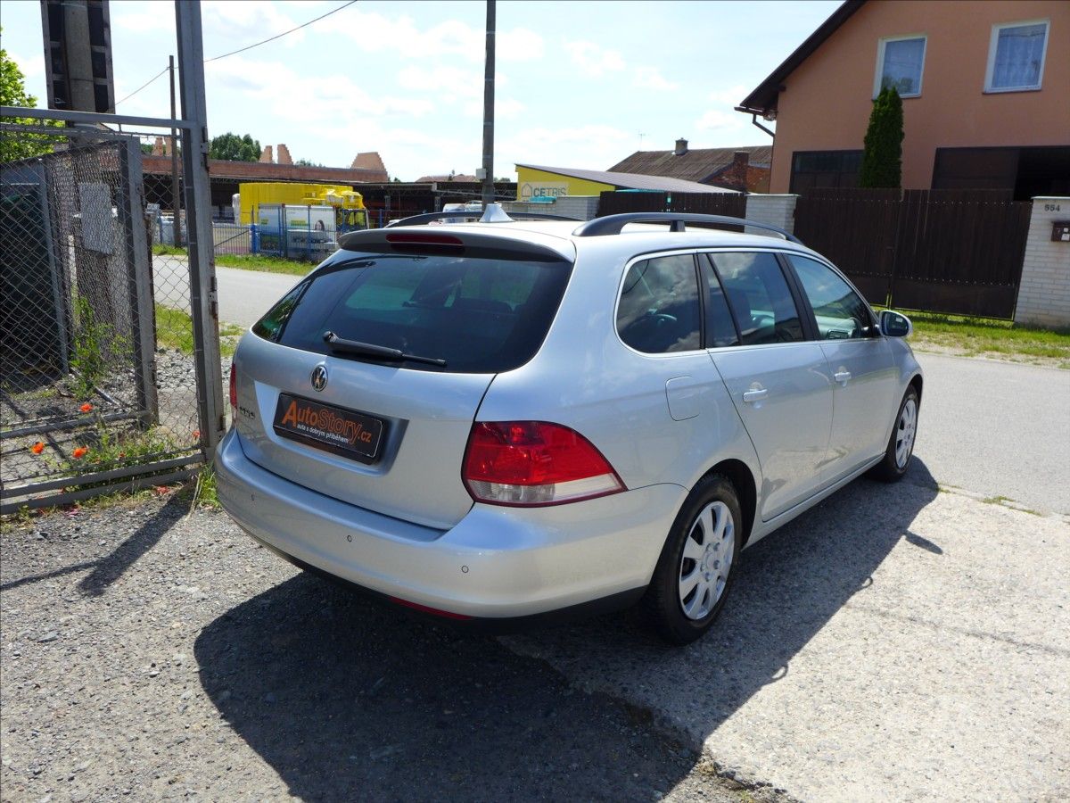 Volkswagen Golf, 1,6 i  DIGI AC, VÝHŘEV, 1.MAJ - fotka 6