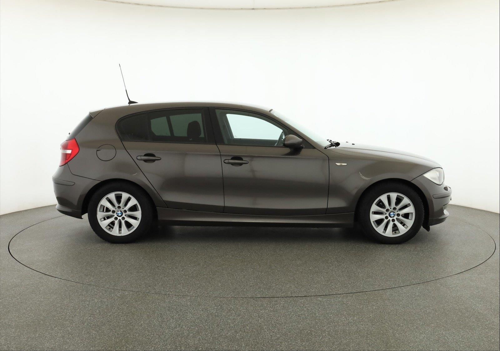 BMW Řada 1, 116d, Xenony - fotka 6