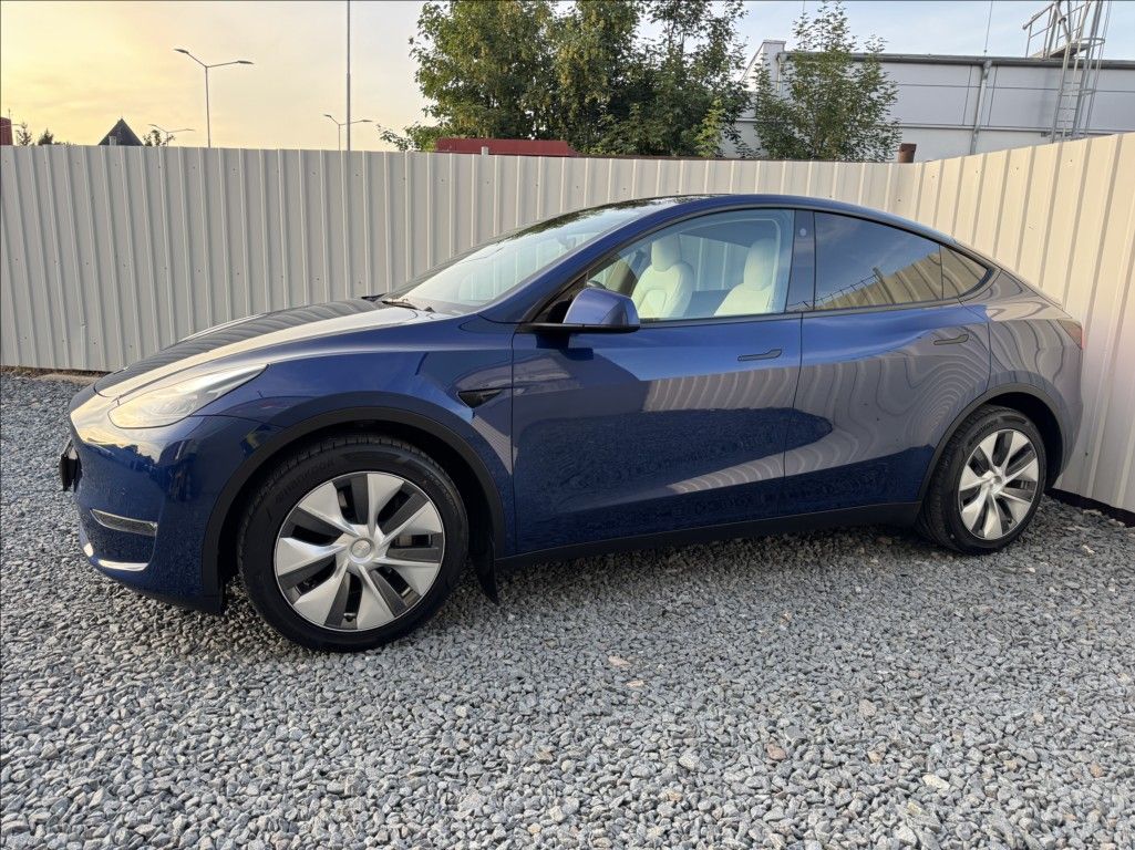 Tesla Model Y, Long Range 378kW DPH ČR - fotka 3