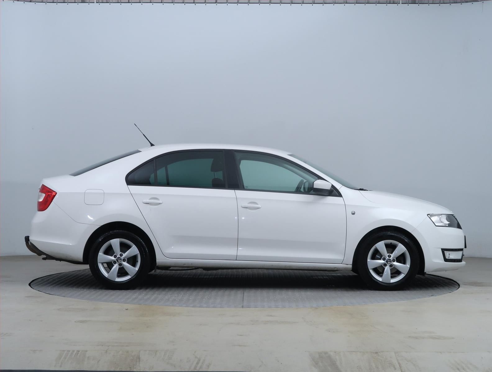 Škoda Rapid, 1.2 TSI, Ambition, ČR,1.maj - fotka 6