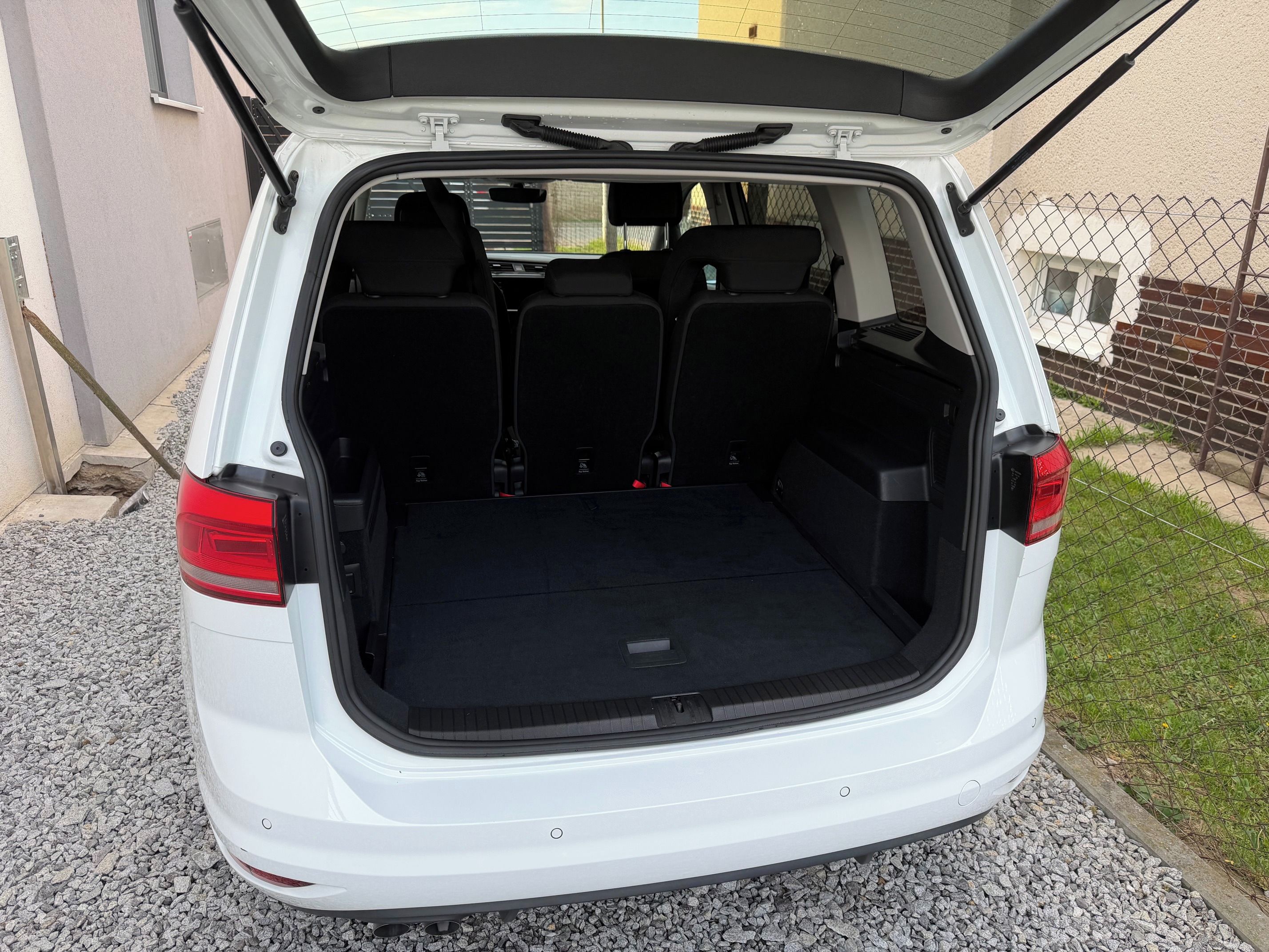 Volkswagen Touran, Touran 2.0 TDI 110kW Highline - fotka 4