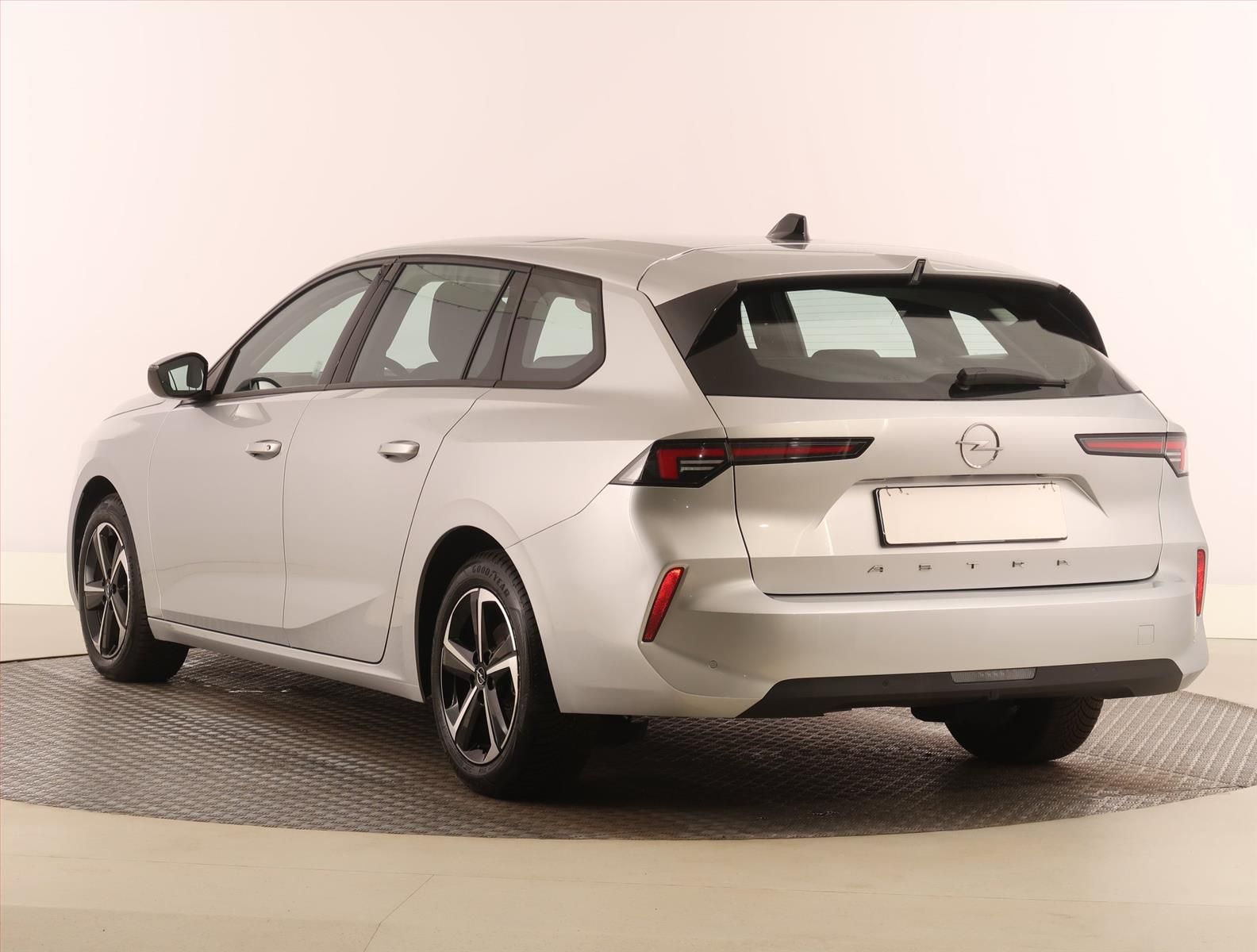 Opel Astra, 1.2 Turbo, Edition - fotka 4