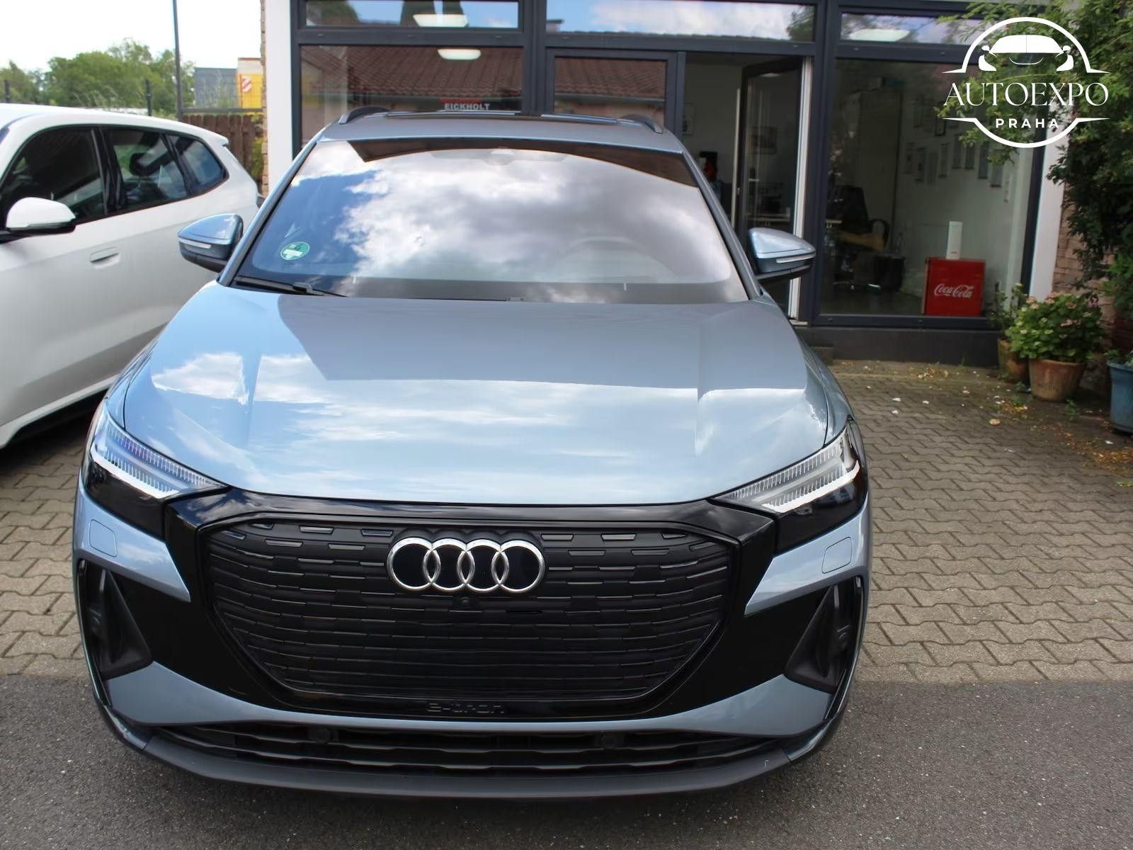 Audi Q4 e-tron, S Line Panorama Black Edition - fotka 6