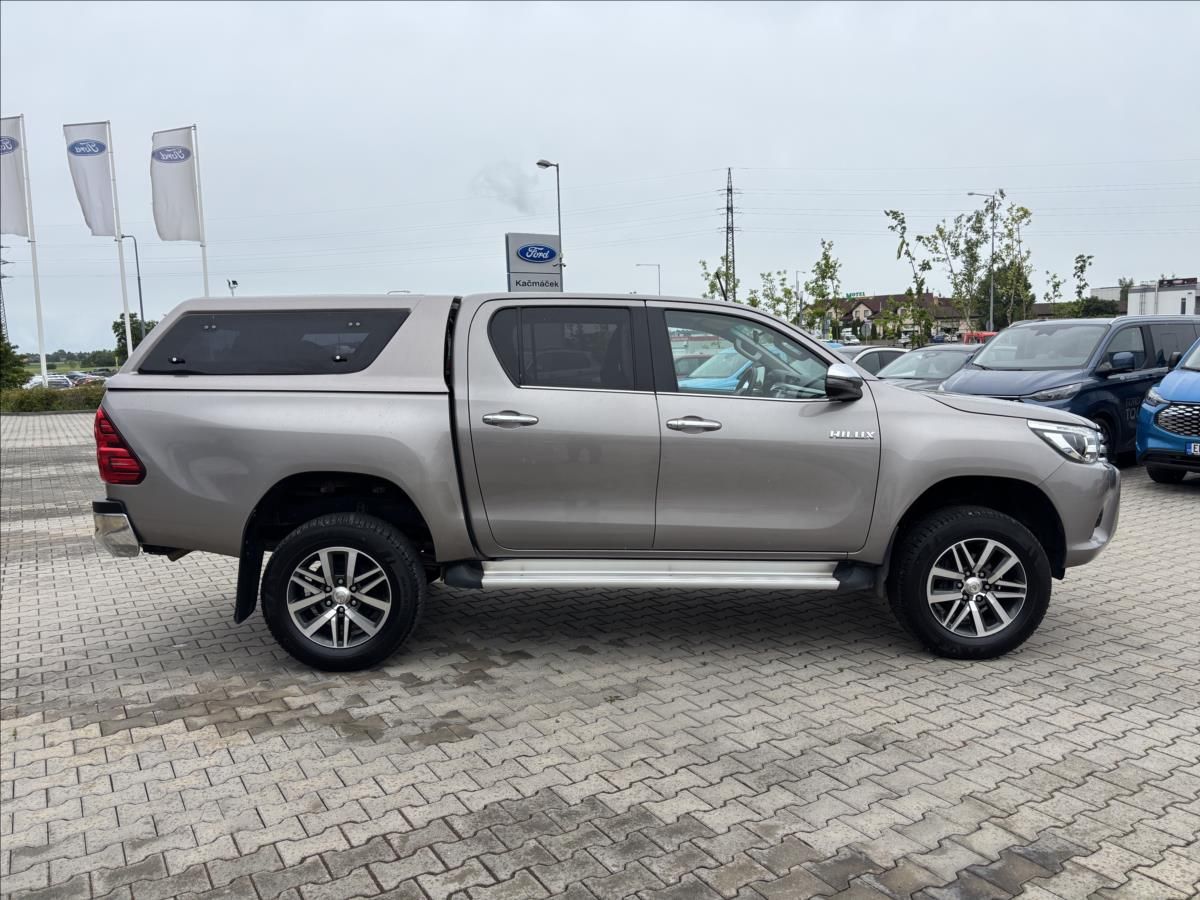 Toyota Hilux, 2,4 D-4D 4x4 Executive Aut - fotka 6