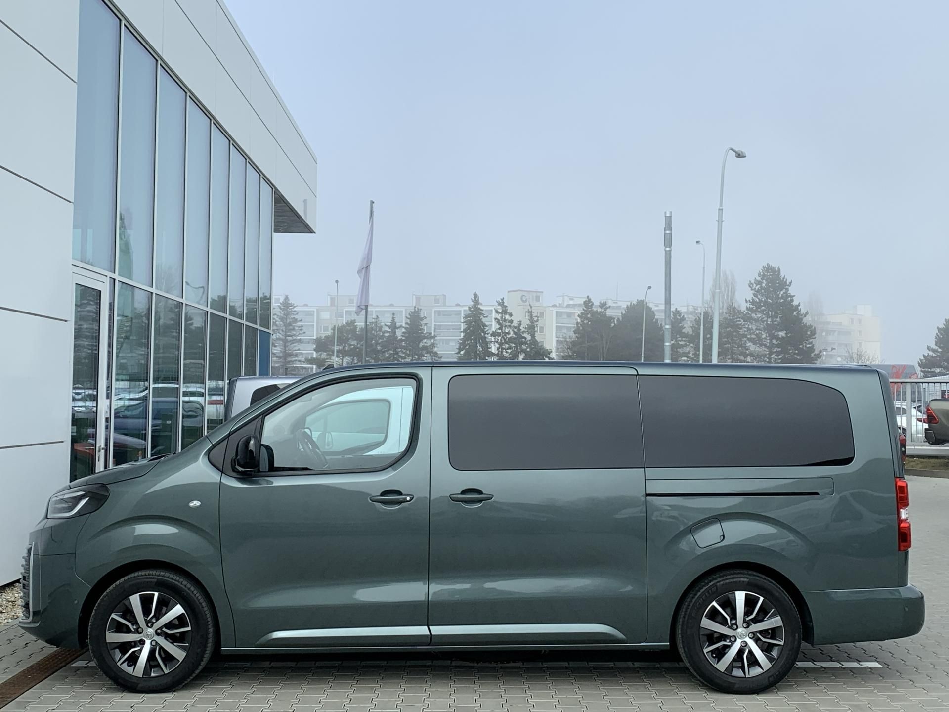 Toyota Proace Verso, VERSO L2 VIP 7S SKYVIEW 2L AT - fotka 4