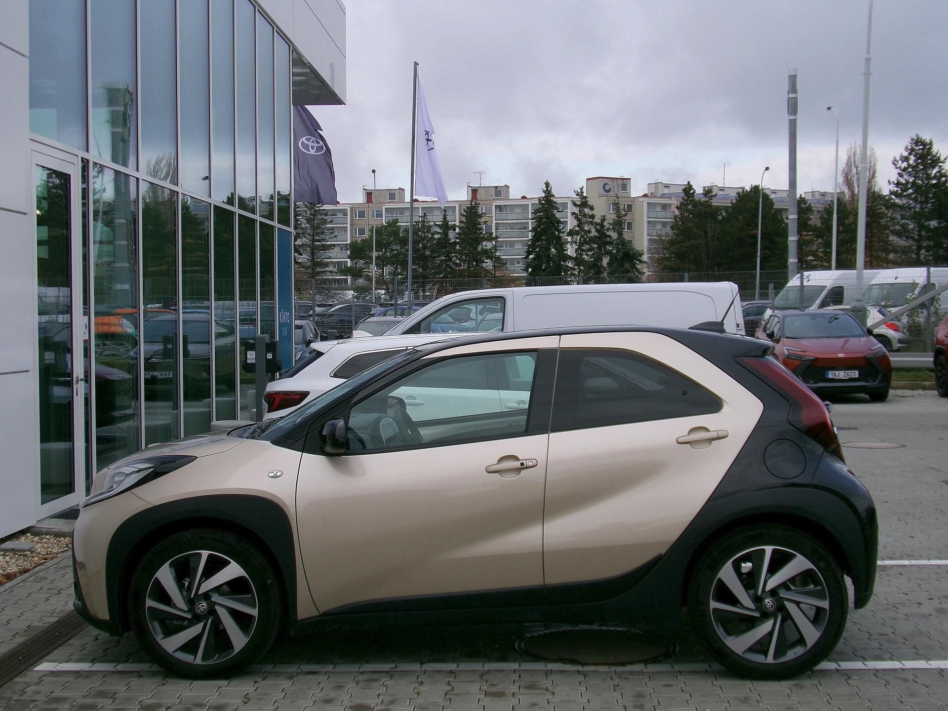 Toyota Aygo, X EXECUTIVE SMART 1.0 VVT-i AT - fotka 4