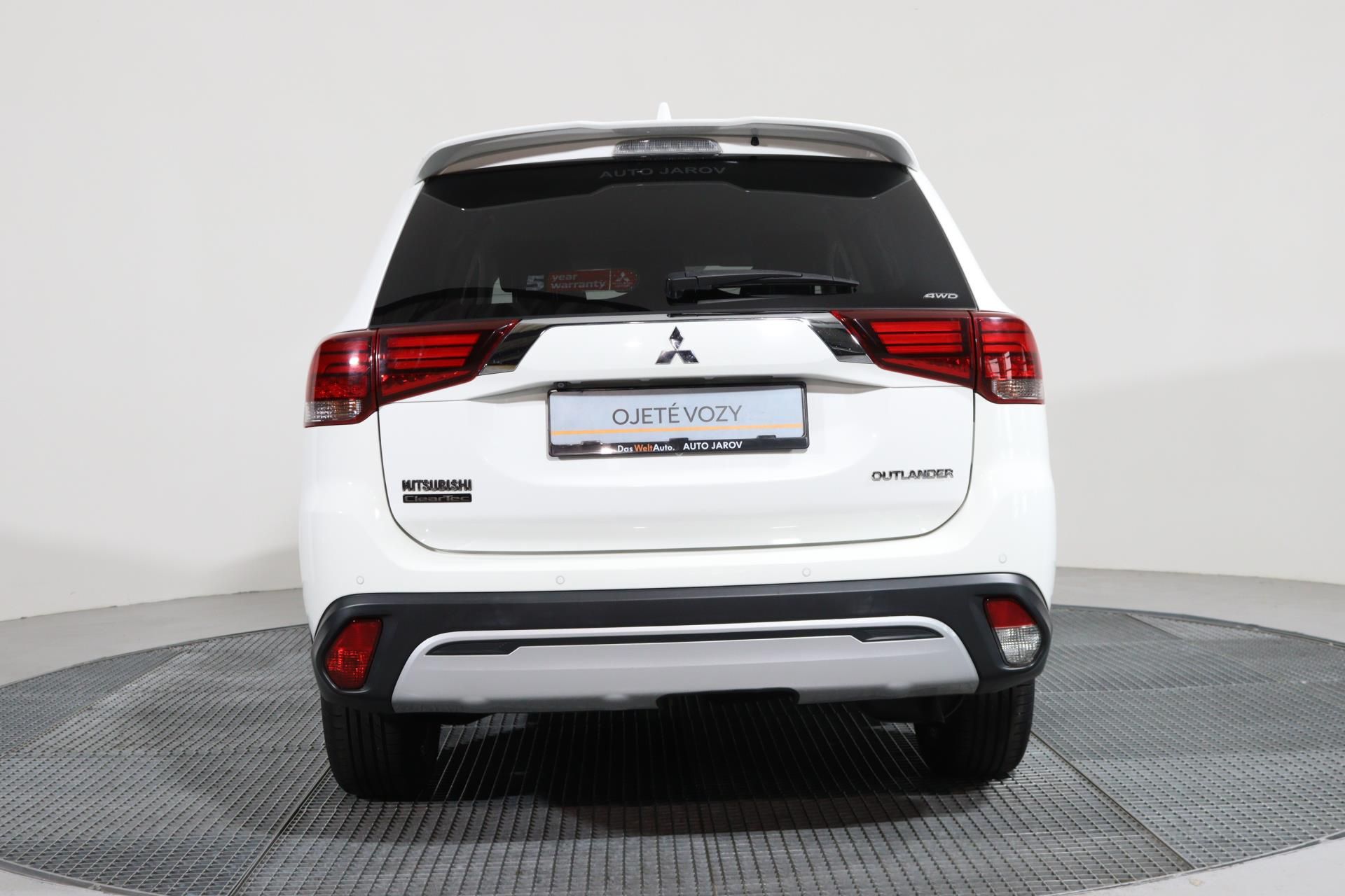 Mitsubishi Outlander, 2,0i 4x4 7 míst/ TAŽNÉ Z.,LED - fotka 6