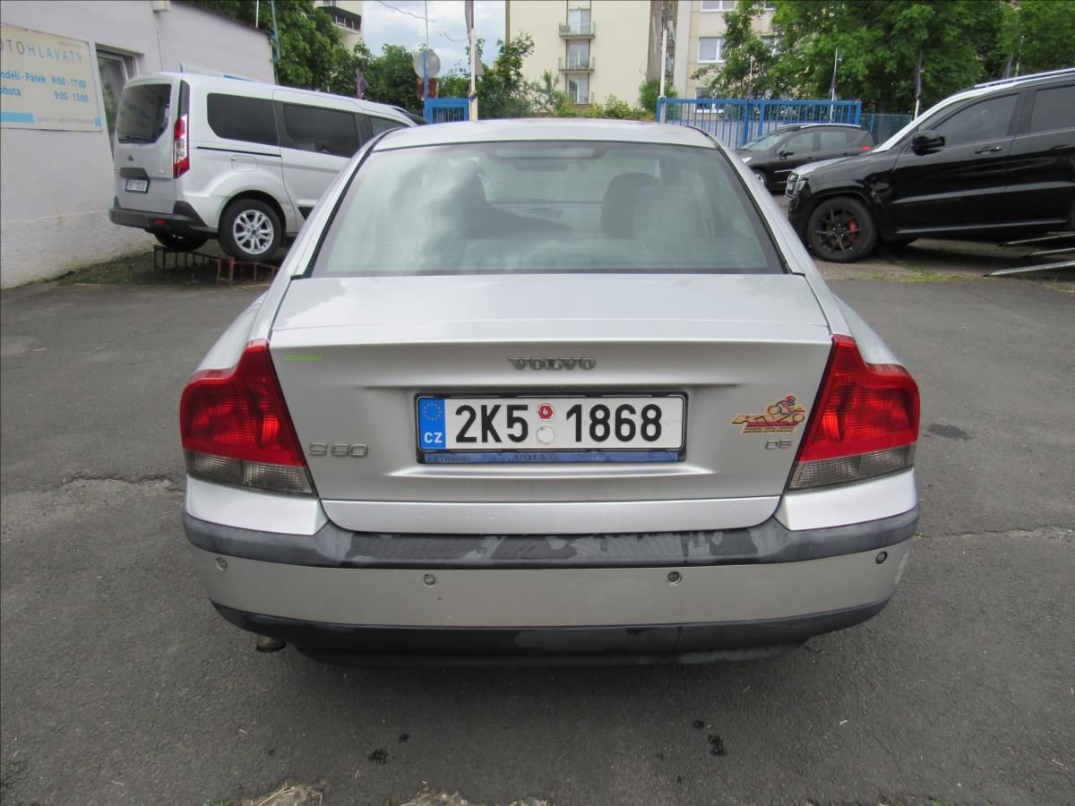 Volvo S60, 2,4 D5 120kW Automat - fotka 5