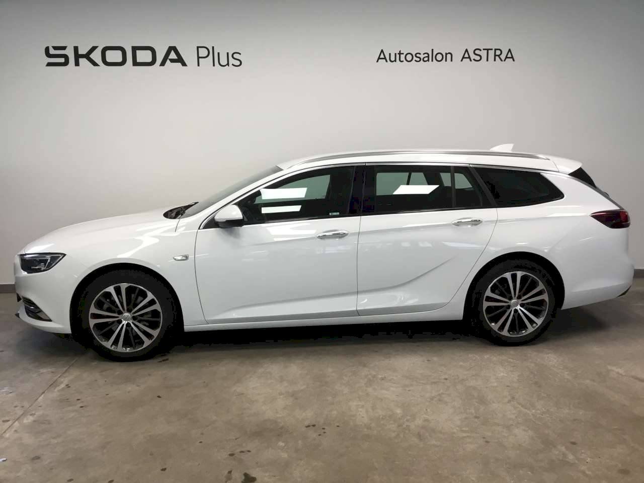 Opel Insignia, Sports Tourer 1.5 Turbo 121 kW - fotka 3