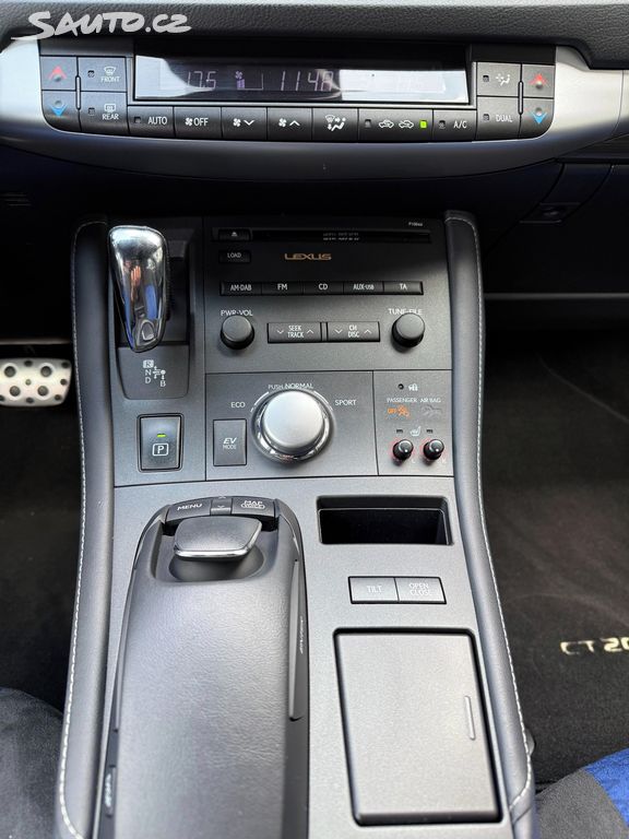 Lexus CT 200h, fotka 22