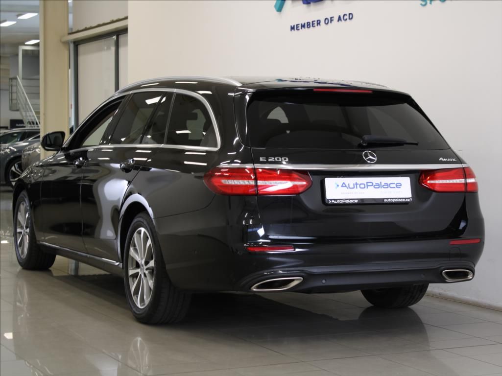 Mercedes-Benz Třídy E, 2,0 E200 4M Burm.Paměť Vzduch - fotka 3