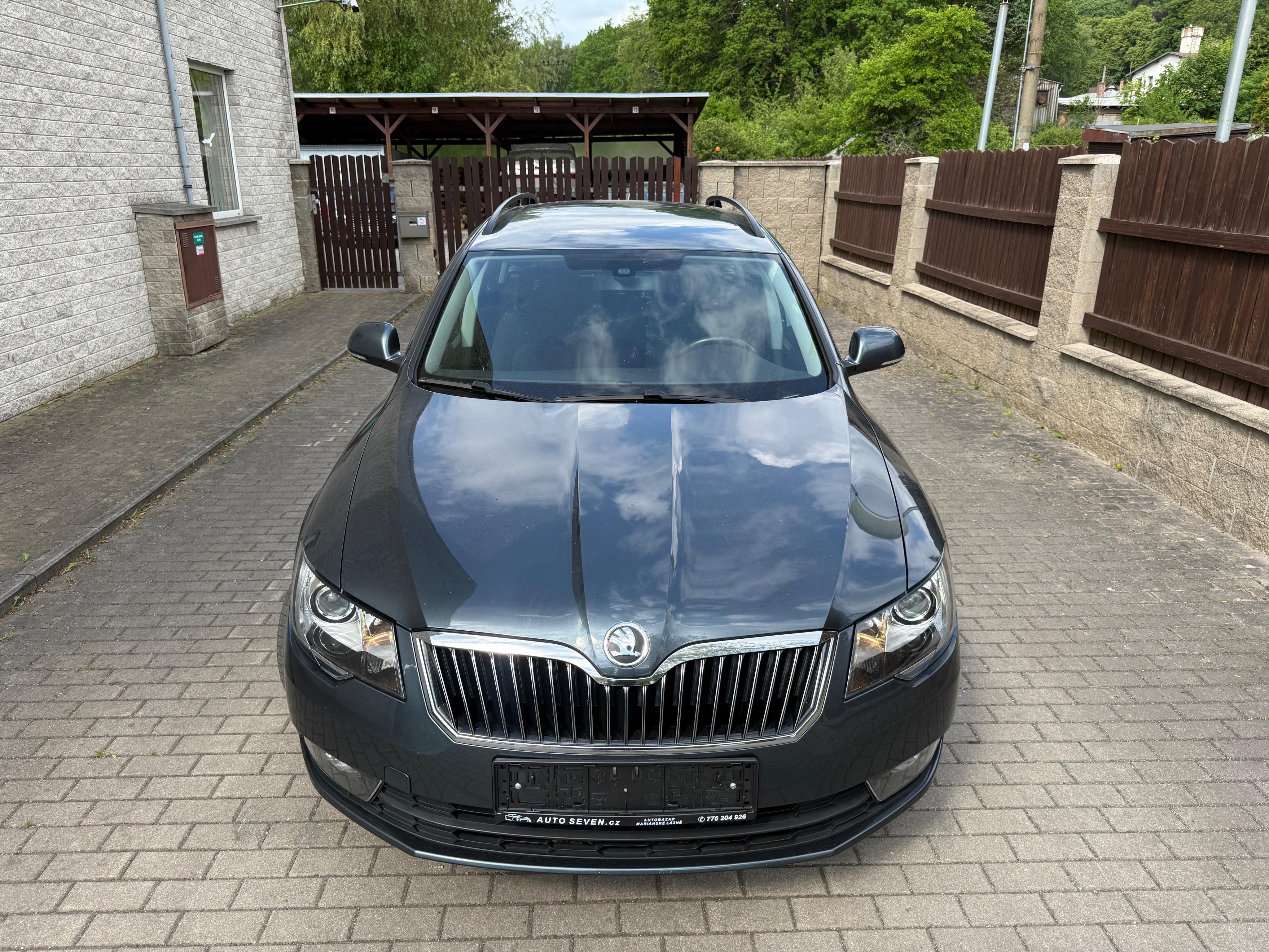 Škoda Superb, II FL 2.0 TDi 103kW COMBI AMBI - fotka 5