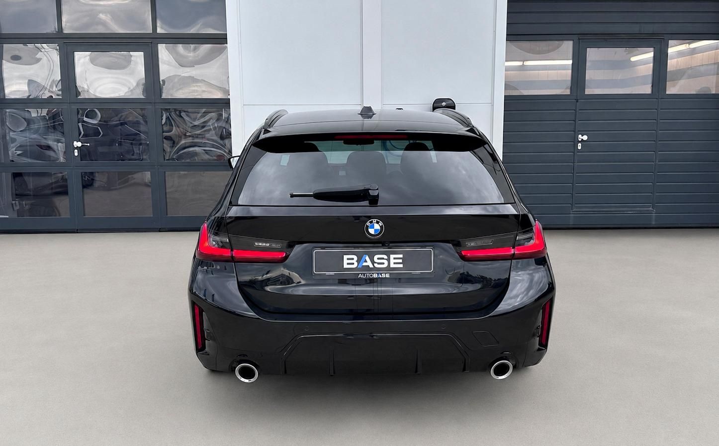 BMW Řada 3, 320d xDrive M-Sport Touring - fotka 4