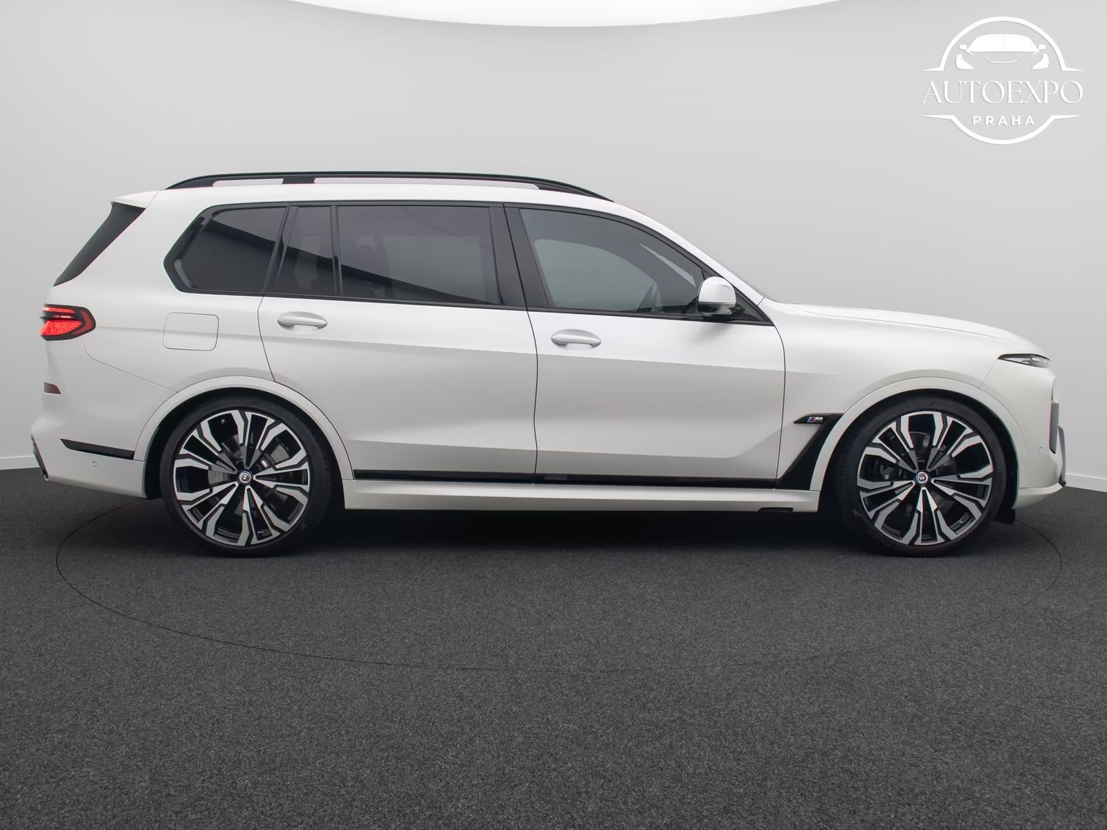 BMW X7, M60i xDrive 360°SkyLounge*DPH* - fotka 4