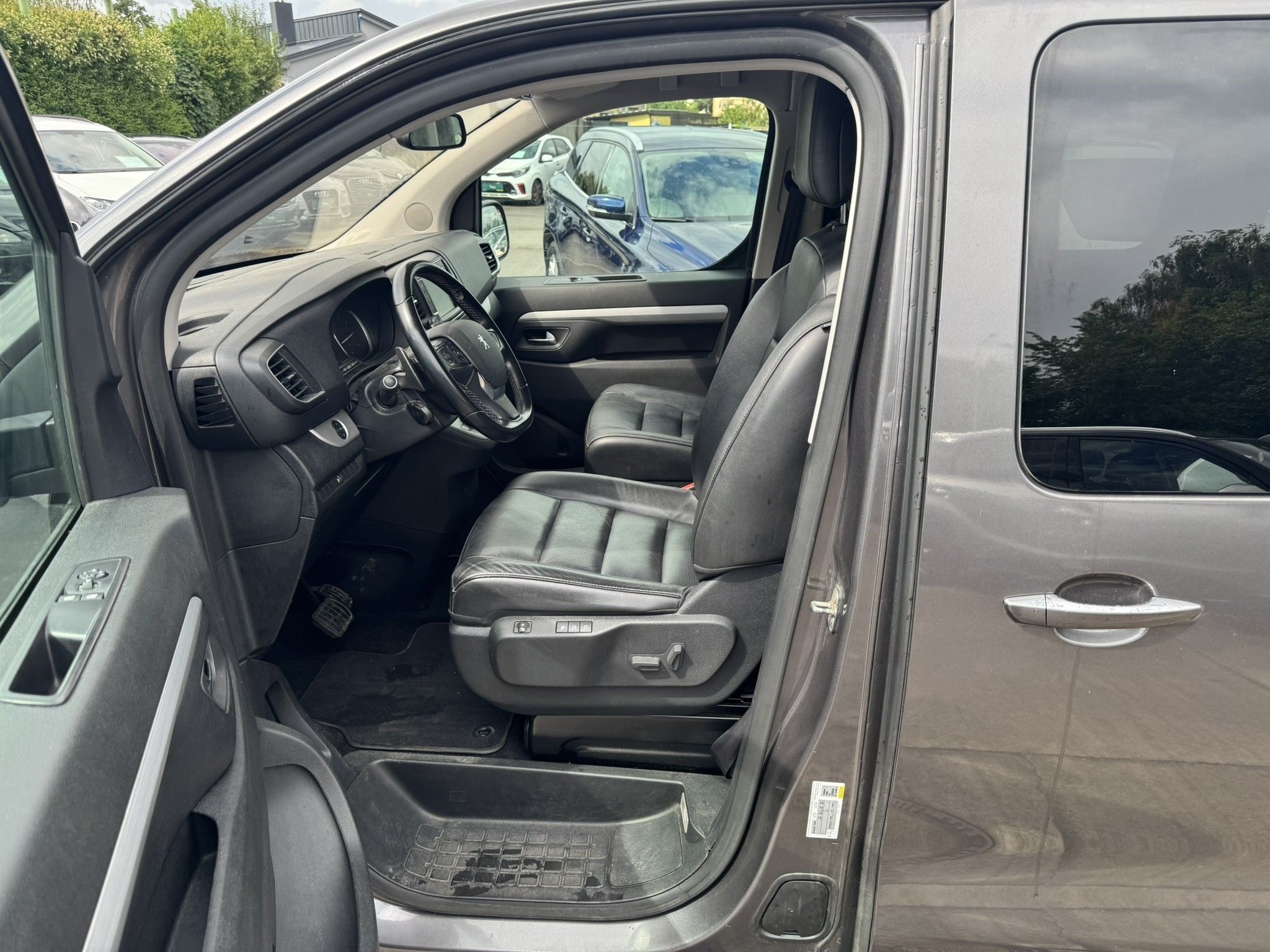 Peugeot Traveller, 2.0 HDi 130 kW - fotka 6