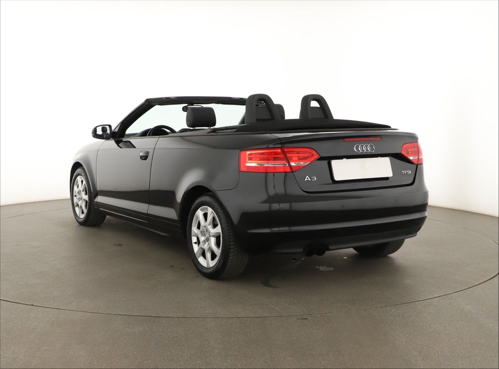 Audi A3, 1.8 TFSI, Kožené sedačky - fotka 4