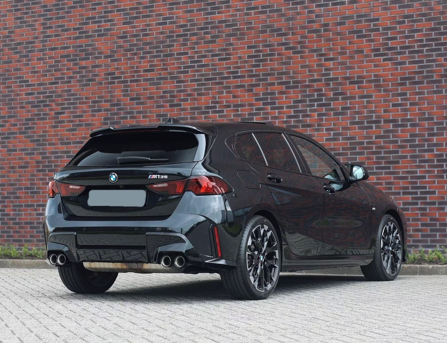 BMW Řada 1, M135 i xDrive | M Performance - fotka 4
