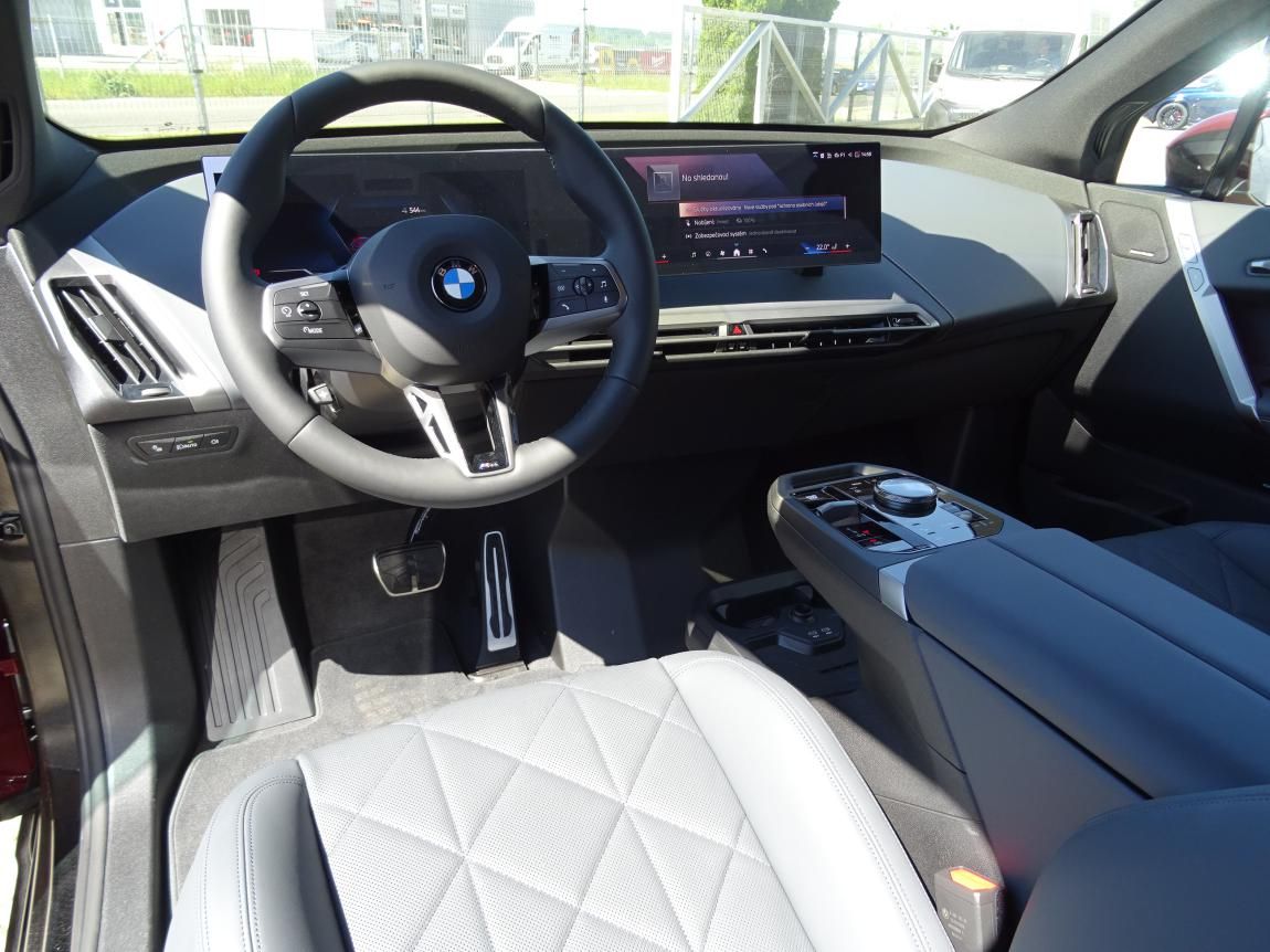 BMW iX, xDrive45 - fotka 4