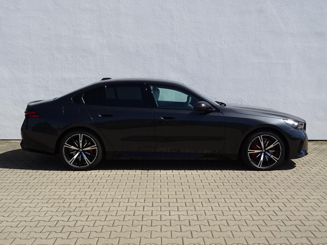 BMW Řada 5, 540d xDrive Sedan - fotka 5