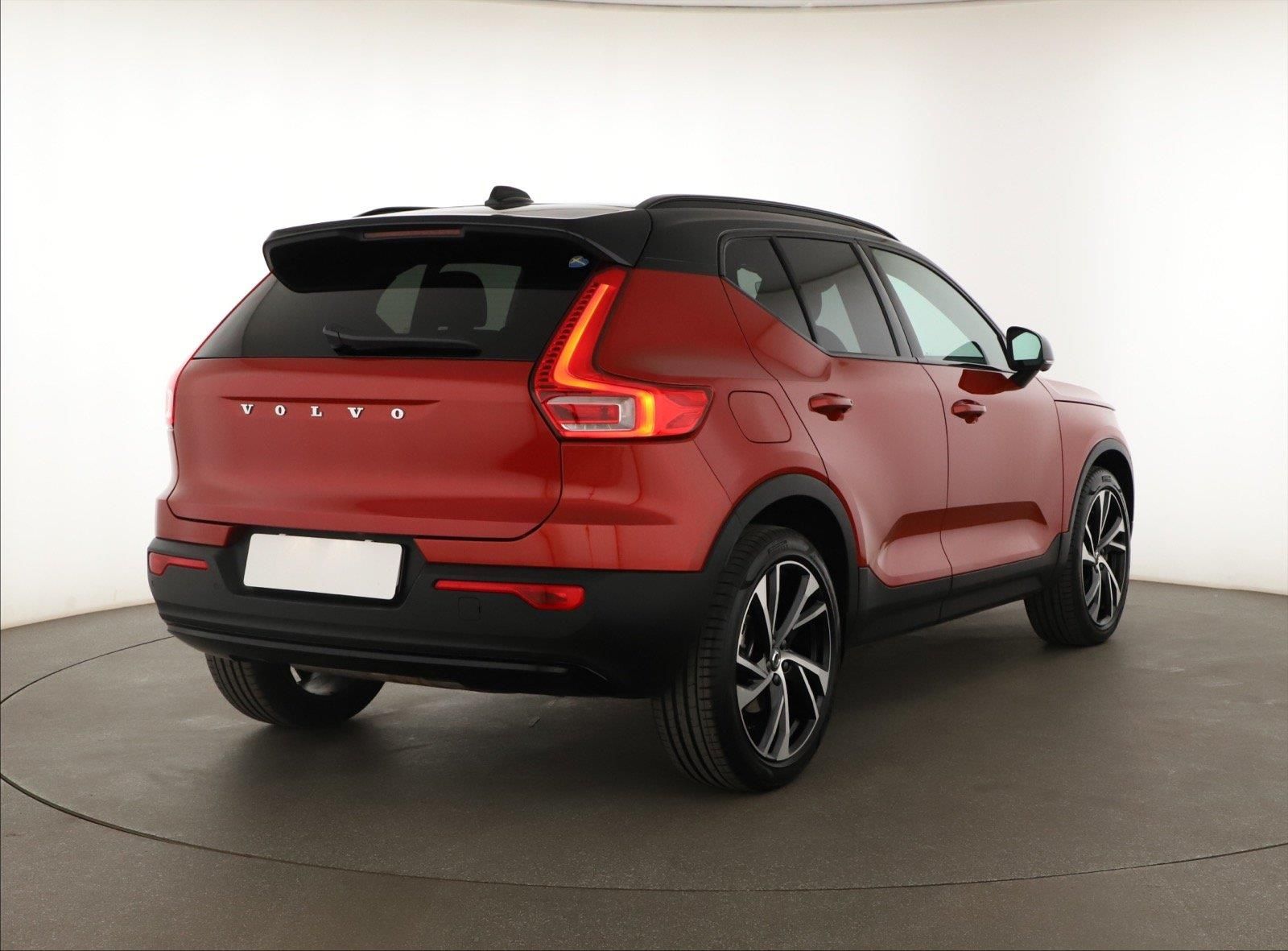 Volvo XC40, B4 AWD, R-Design, 4X4 - fotka 5