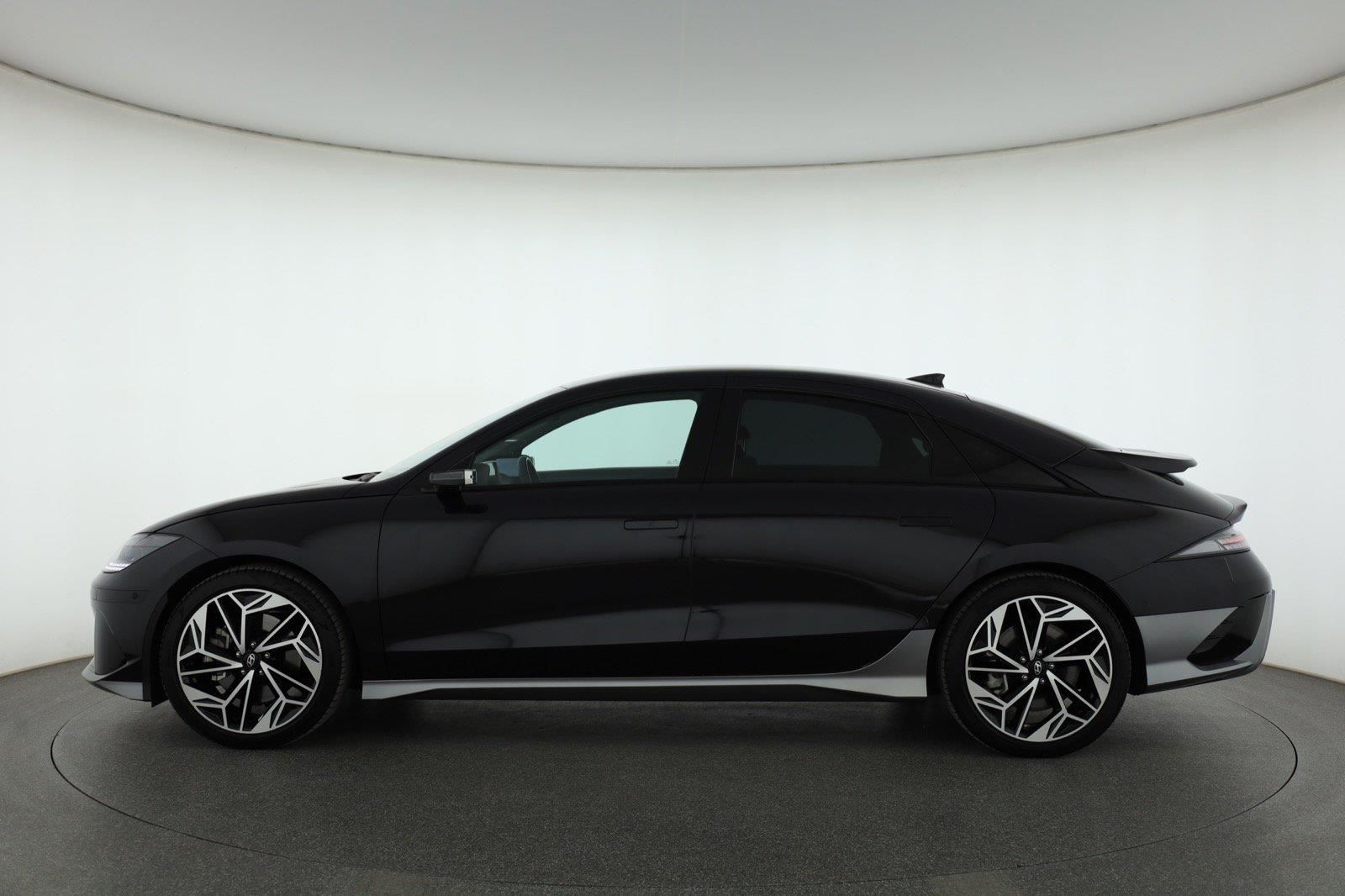 Hyundai Ioniq 6, Long Range 2WD, SoH 98% - fotka 3