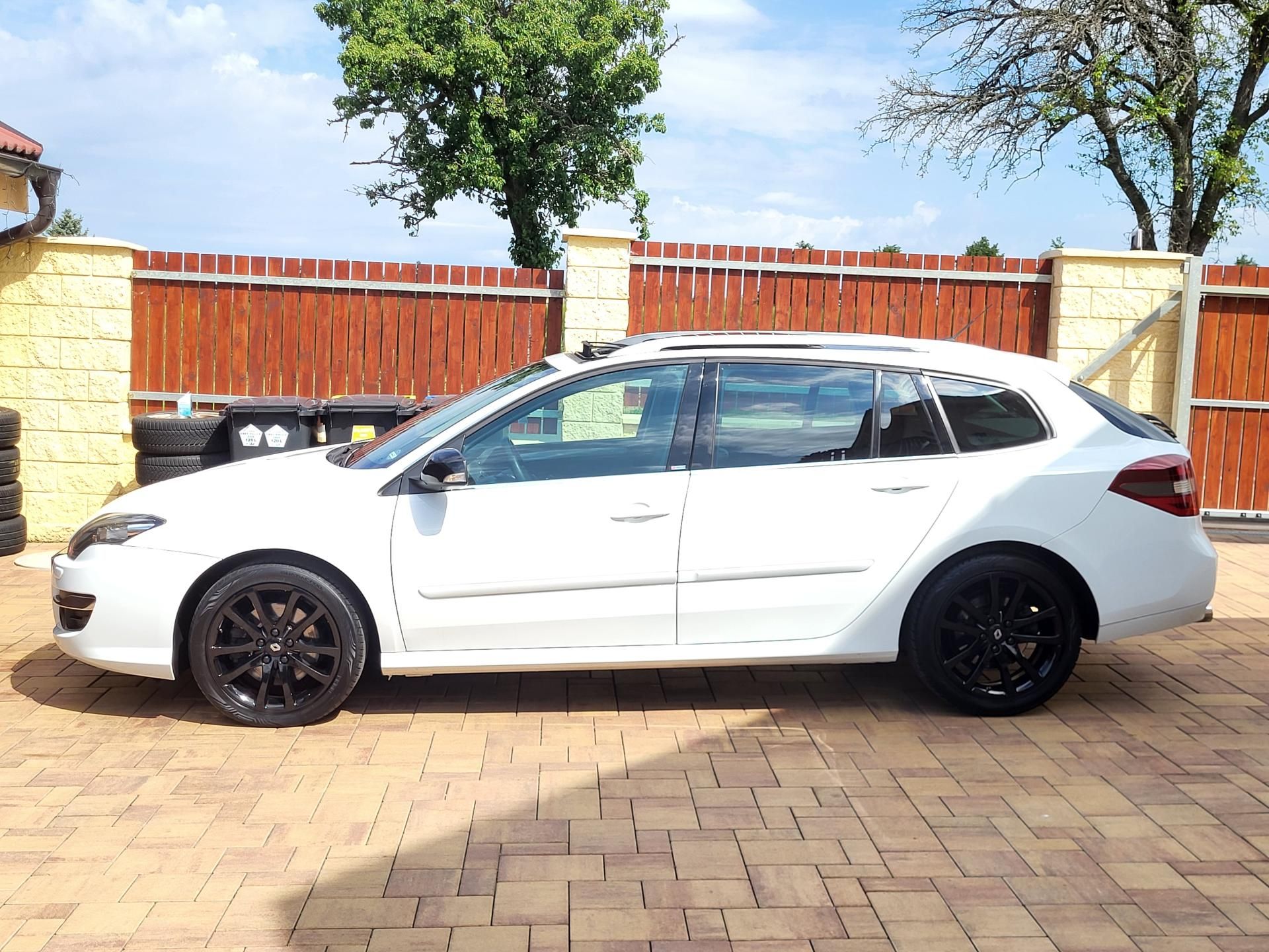 Renault Laguna, 2.0dCi 127kW 4CONTROL*PANORAMA - fotka 2