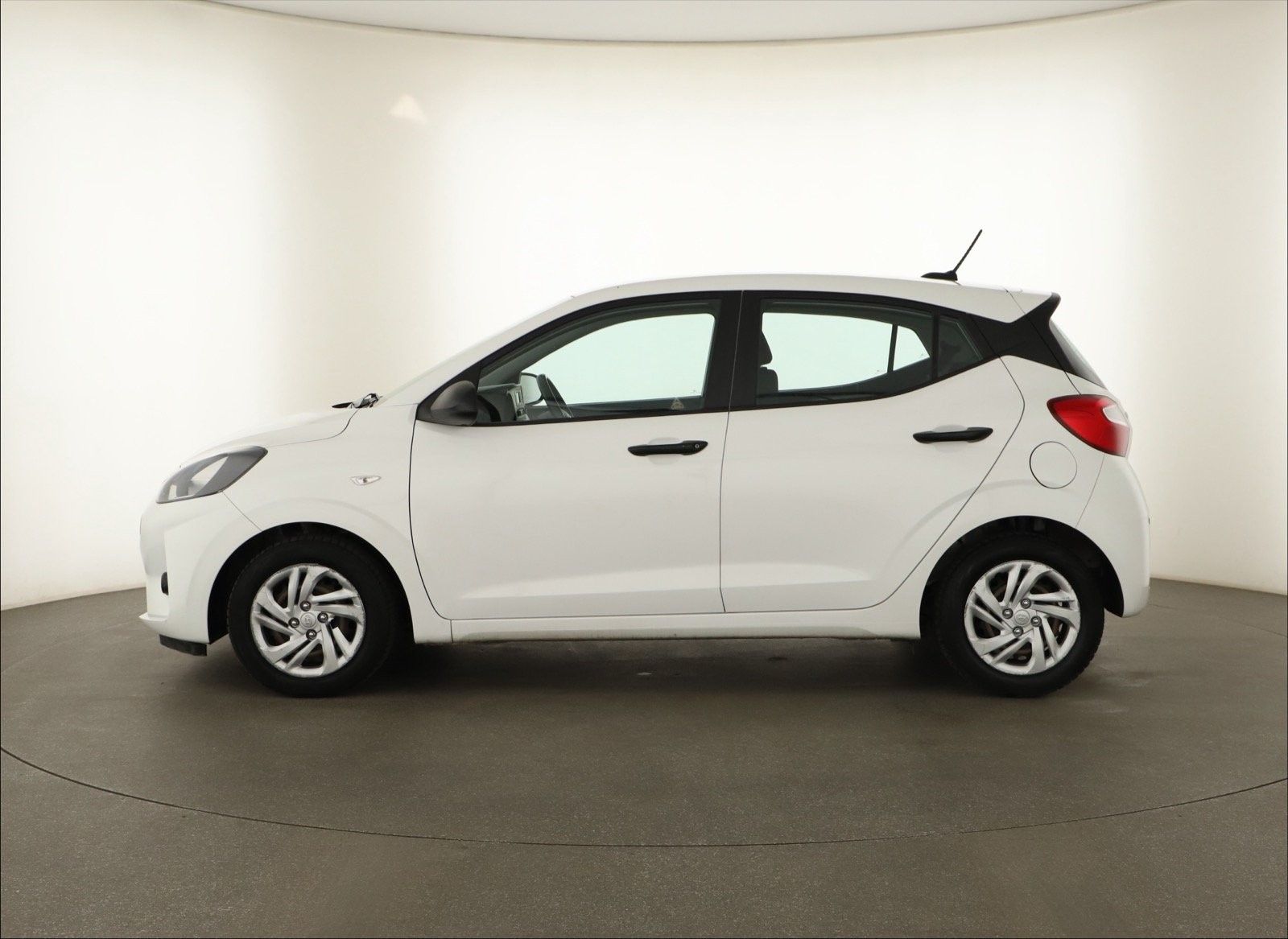 Hyundai i10, 1.0, ČR,1.maj, Serv.kniha - fotka 3