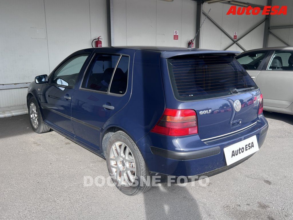 Volkswagen Golf, 1.6i,2.maj,ČR,STK 3/28 - fotka 2