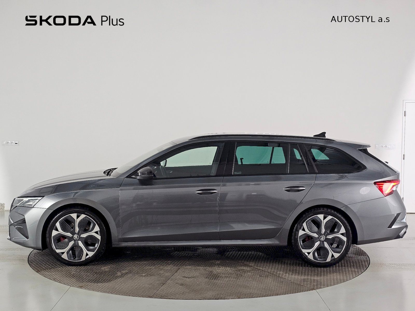 Škoda Octavia, RS 2.0TSi 195Kw RS TAŽNÉ - fotka 3