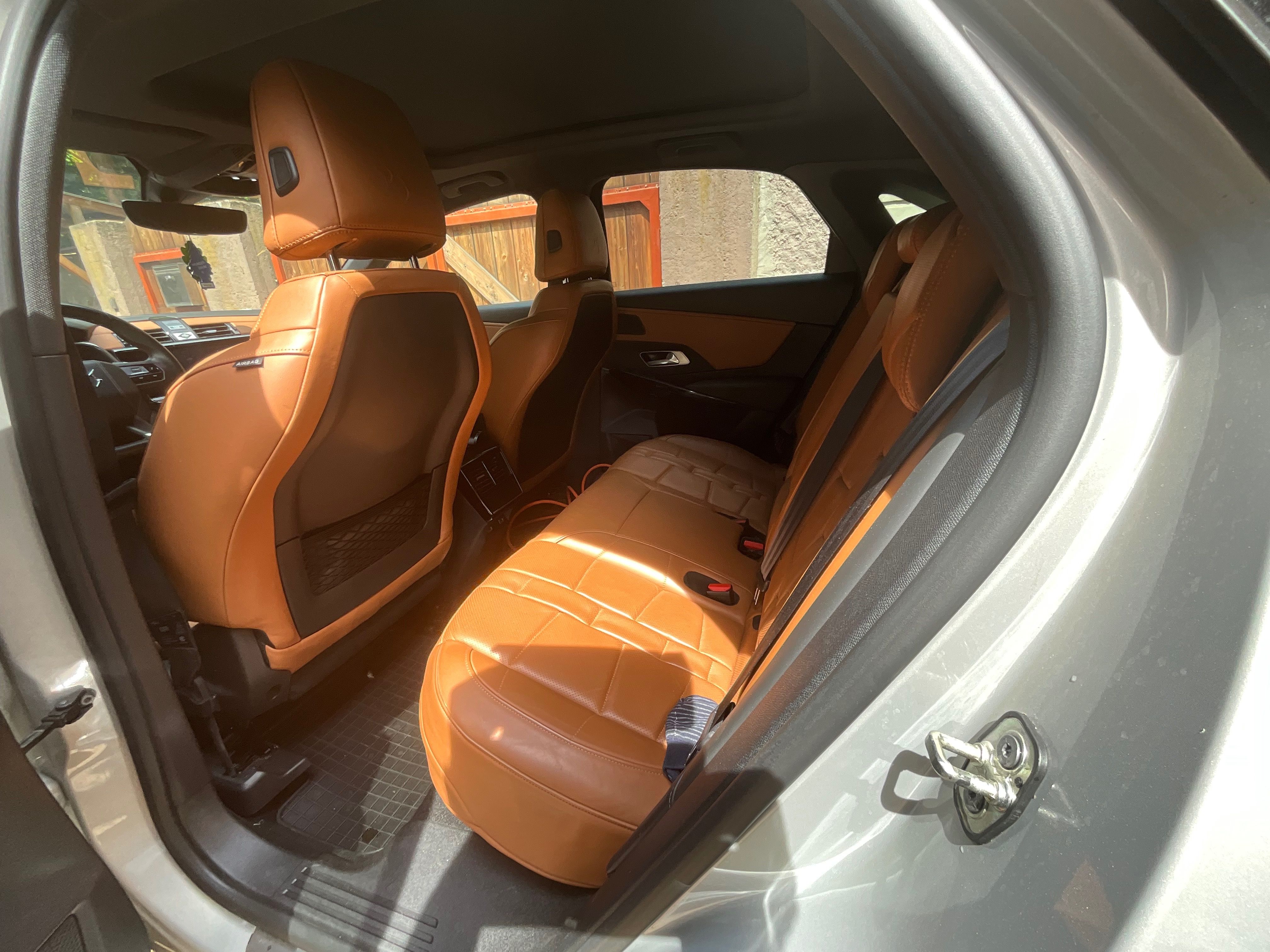 DS 7 Crossback, E-Tense 4x4 Opera plug-in - fotka 5