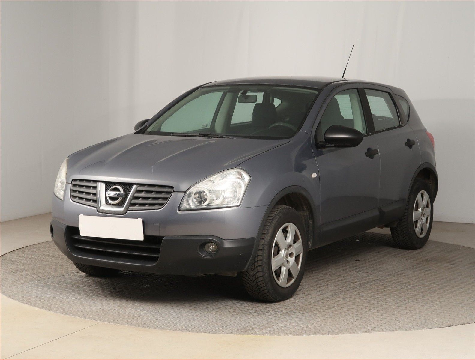 Nissan Qashqai, 1.6, ČR,1.maj, po STK - fotka 2