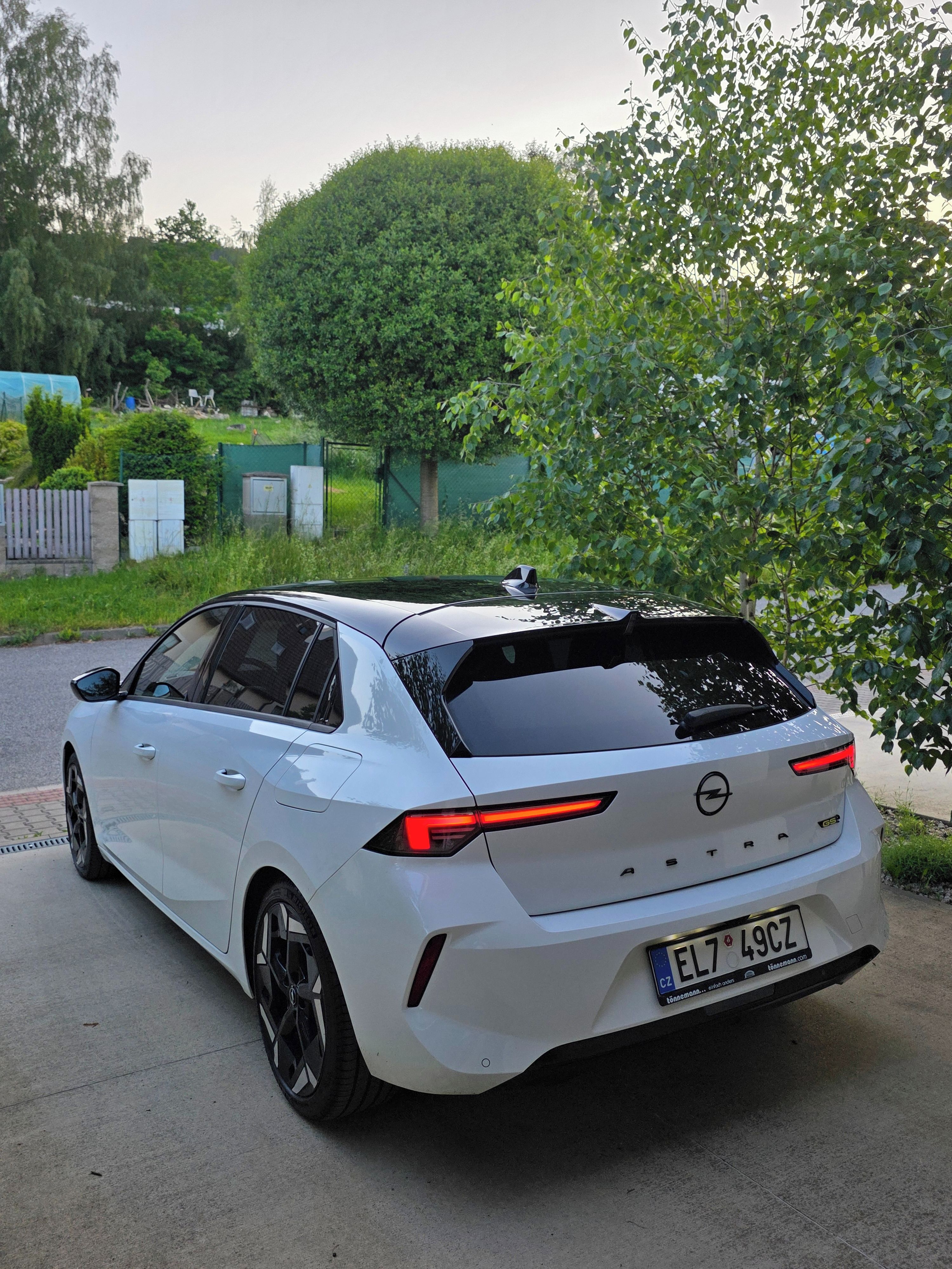 Opel Astra, Opel Astra GSe 1.6 Plug-in TOP - fotka 4