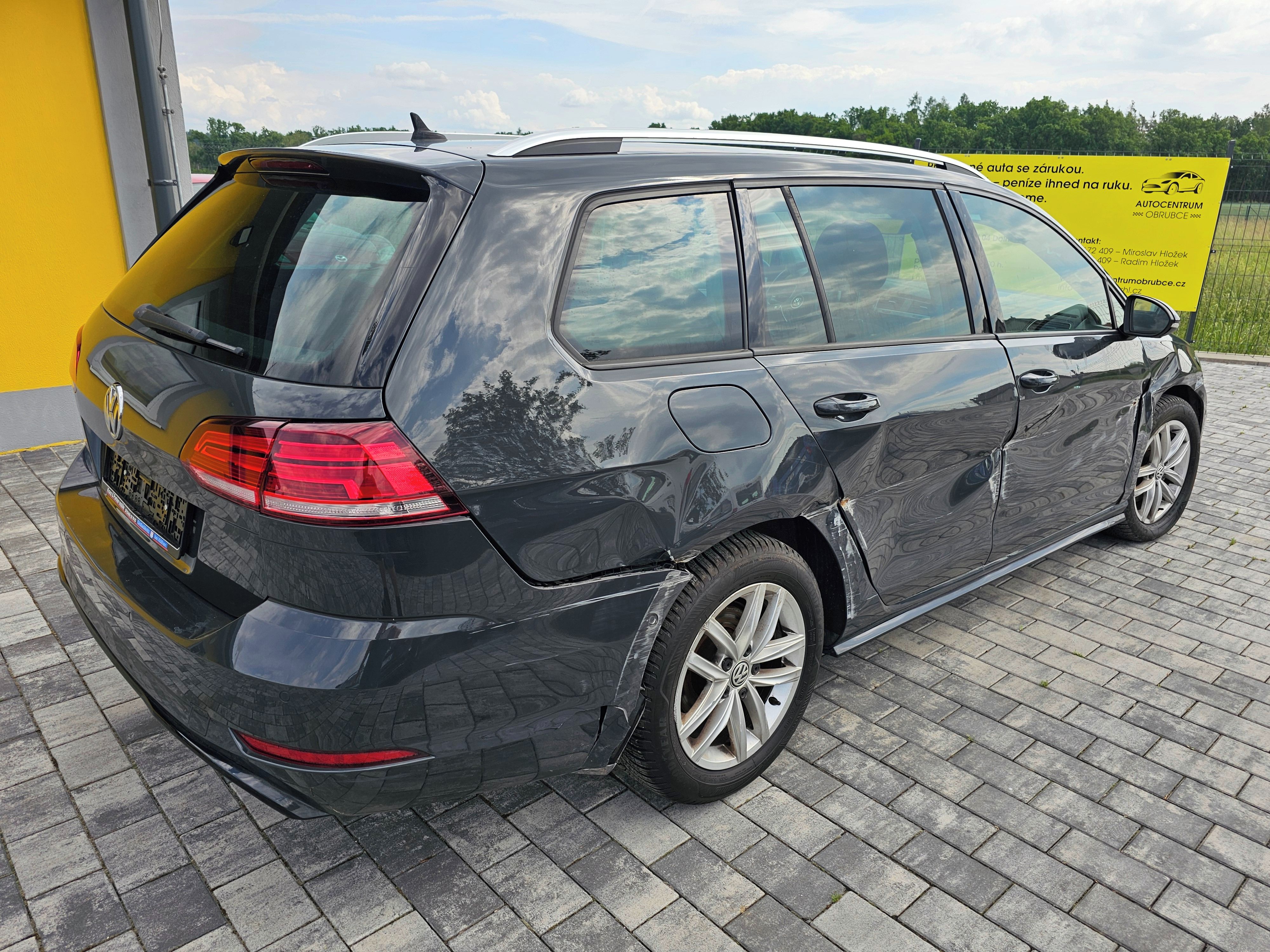 Volkswagen Golf, R line 2.0 TDI 110 KW, DSG - fotka 5