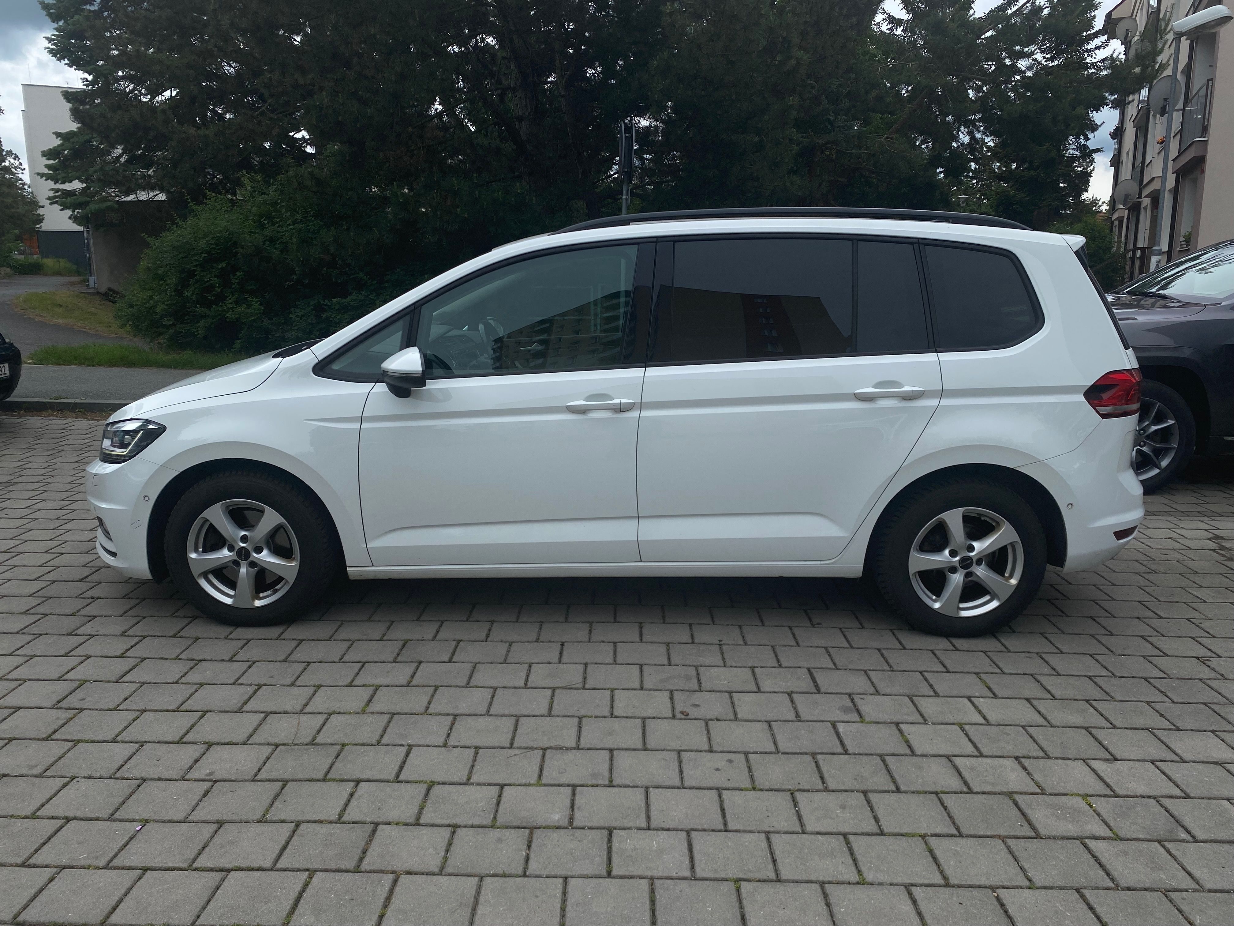 Volkswagen Touran, 2.0tdi 110kW DSG 2016 LED - fotka 4