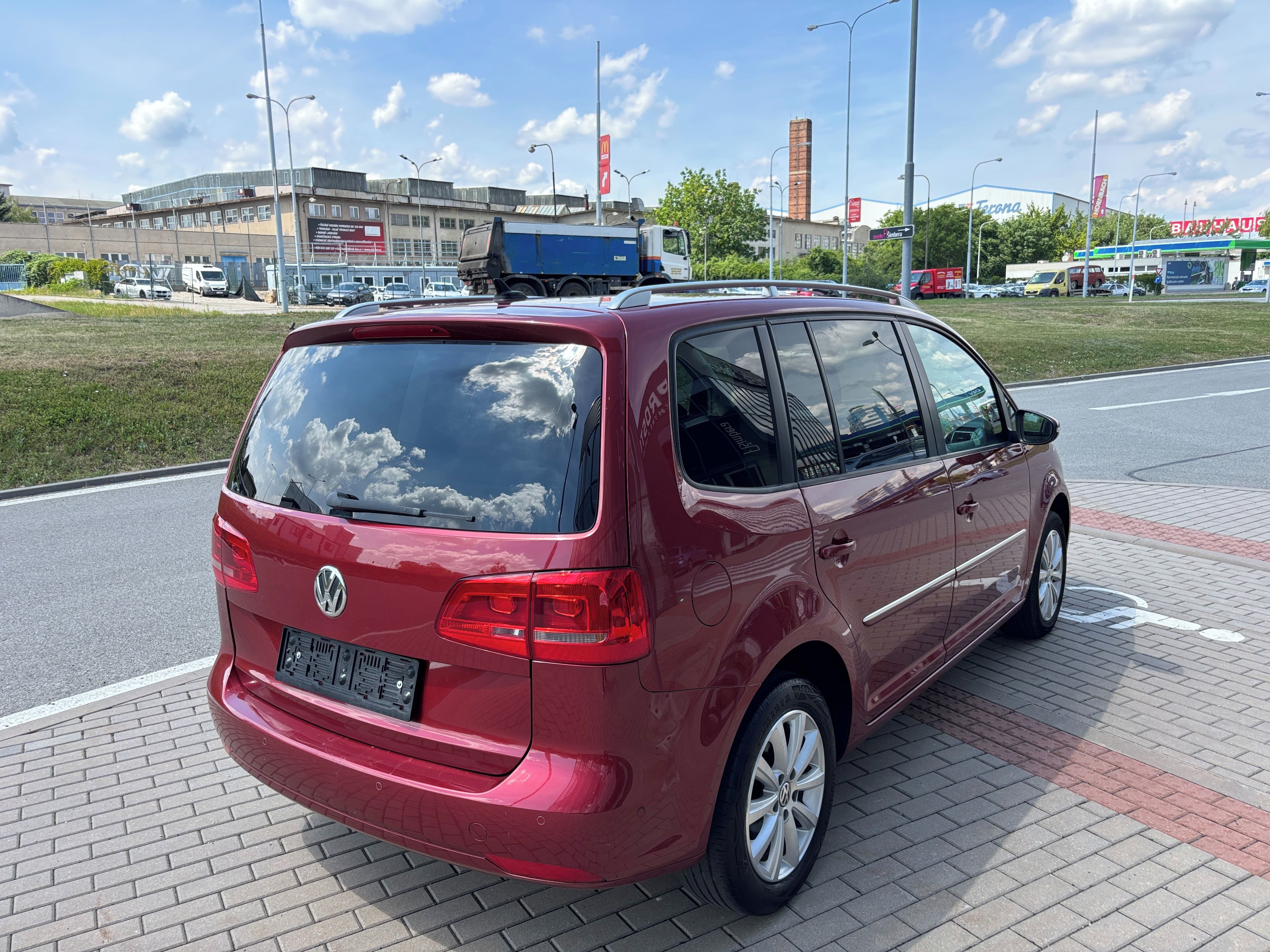 Volkswagen Touran, 2.0 TDi 125kW 7Míst Webasto - fotka 5