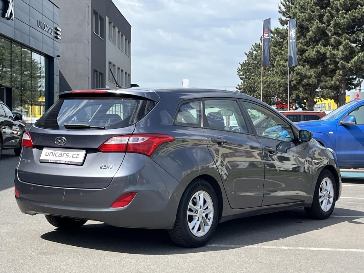 Hyundai i30, 1,6 i  Trikolor Komfort - fotka 5