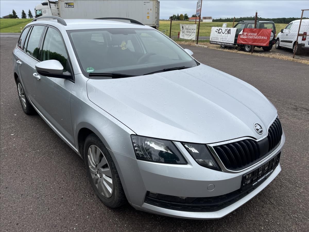 Škoda Octavia, 1,6 TDi KLIMA TAŽNÉ SERVIS - fotka 3