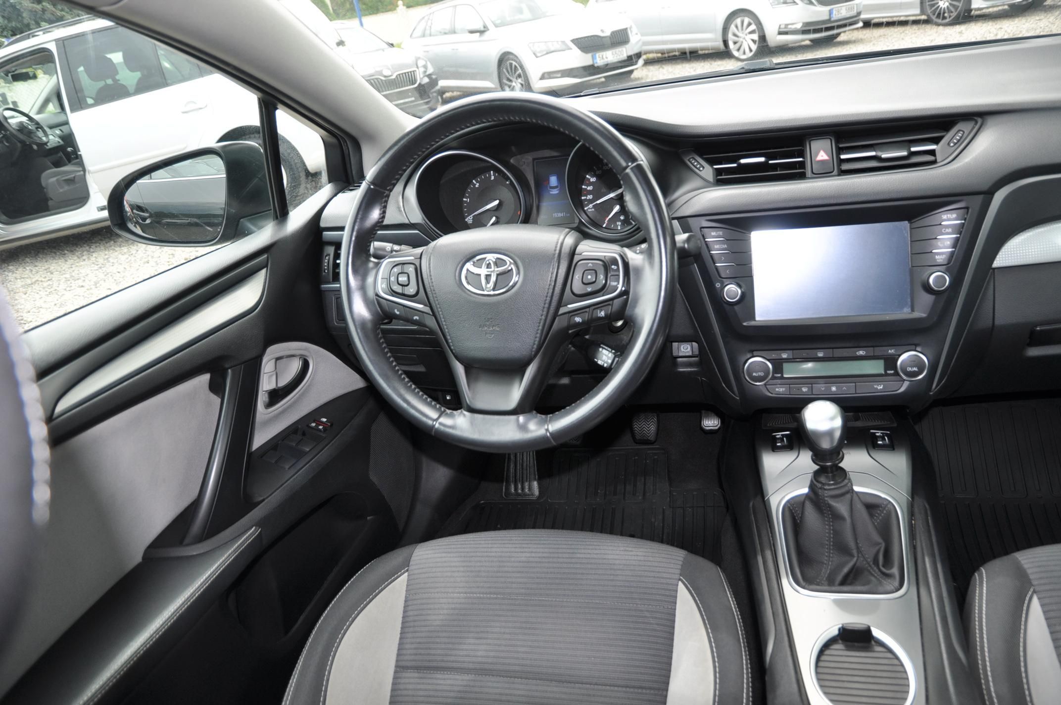Toyota Avensis, 2.0D-4D 105kW KOMBI - fotka 5