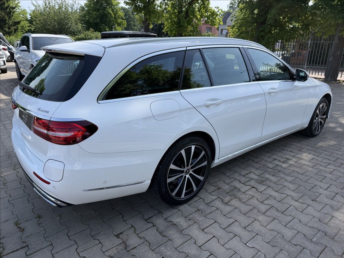 Mercedes-Benz Třídy E, 300de 4Matic - fotka 5