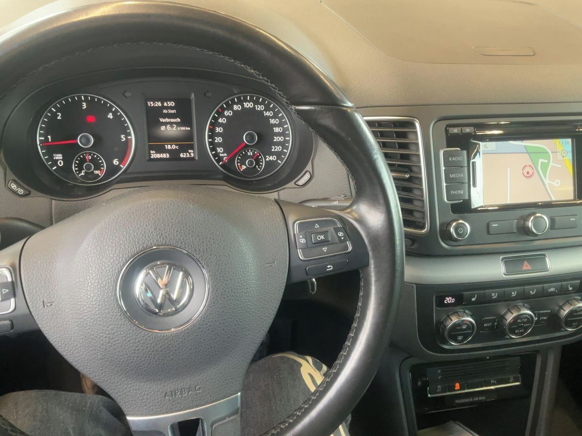 Volkswagen Sharan, 2.0TDi 130KW 7-MÍST BI-XENONY - fotka 2