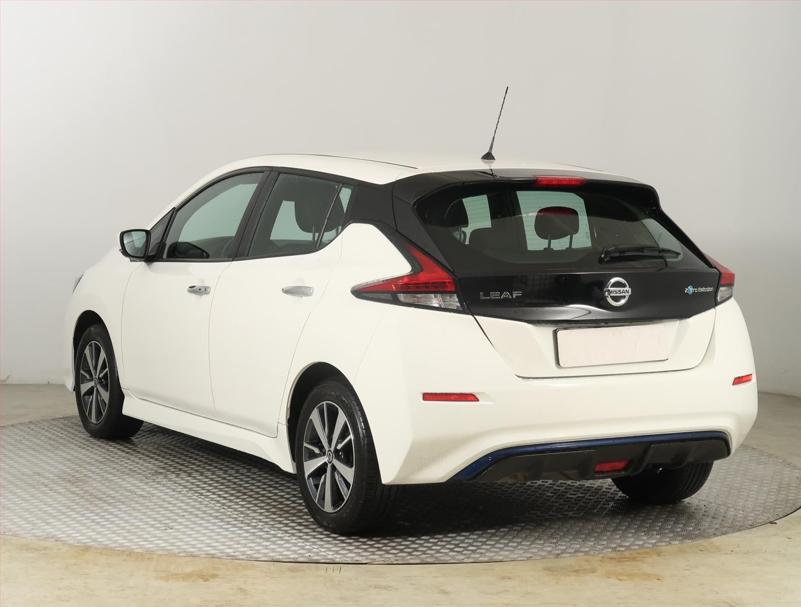 Nissan LEAF, 40 kWh, Automat, Kůže - fotka 4