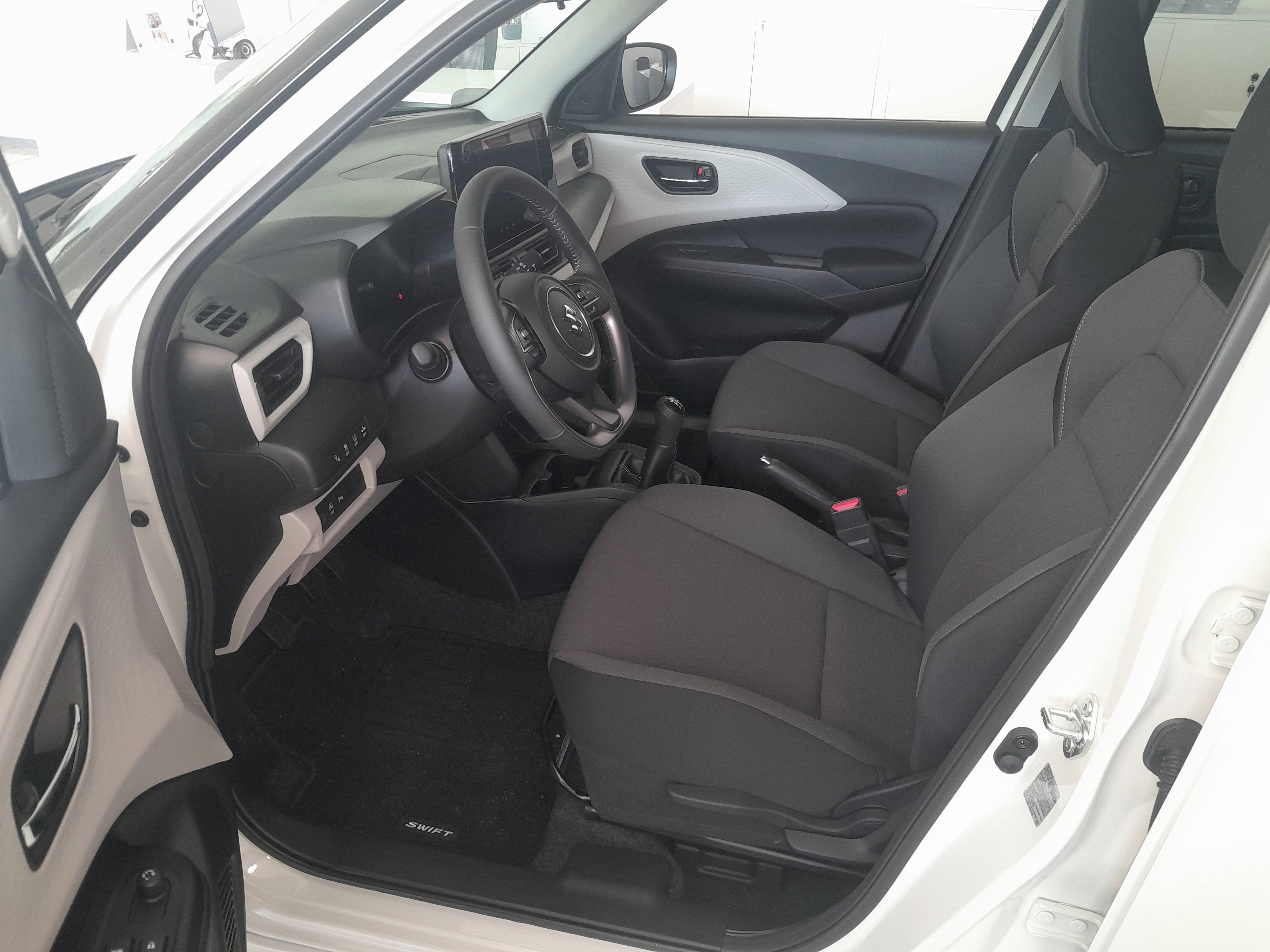 Suzuki Swift, 1,2 PREMIUM MY26 + BONUS - fotka 6
