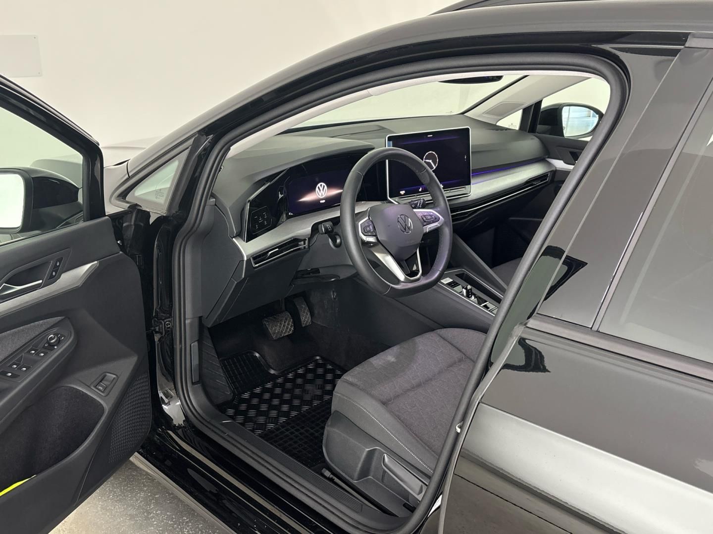 Volkswagen Golf, 1.5 eTSi / 85 kW People DSG - fotka 6
