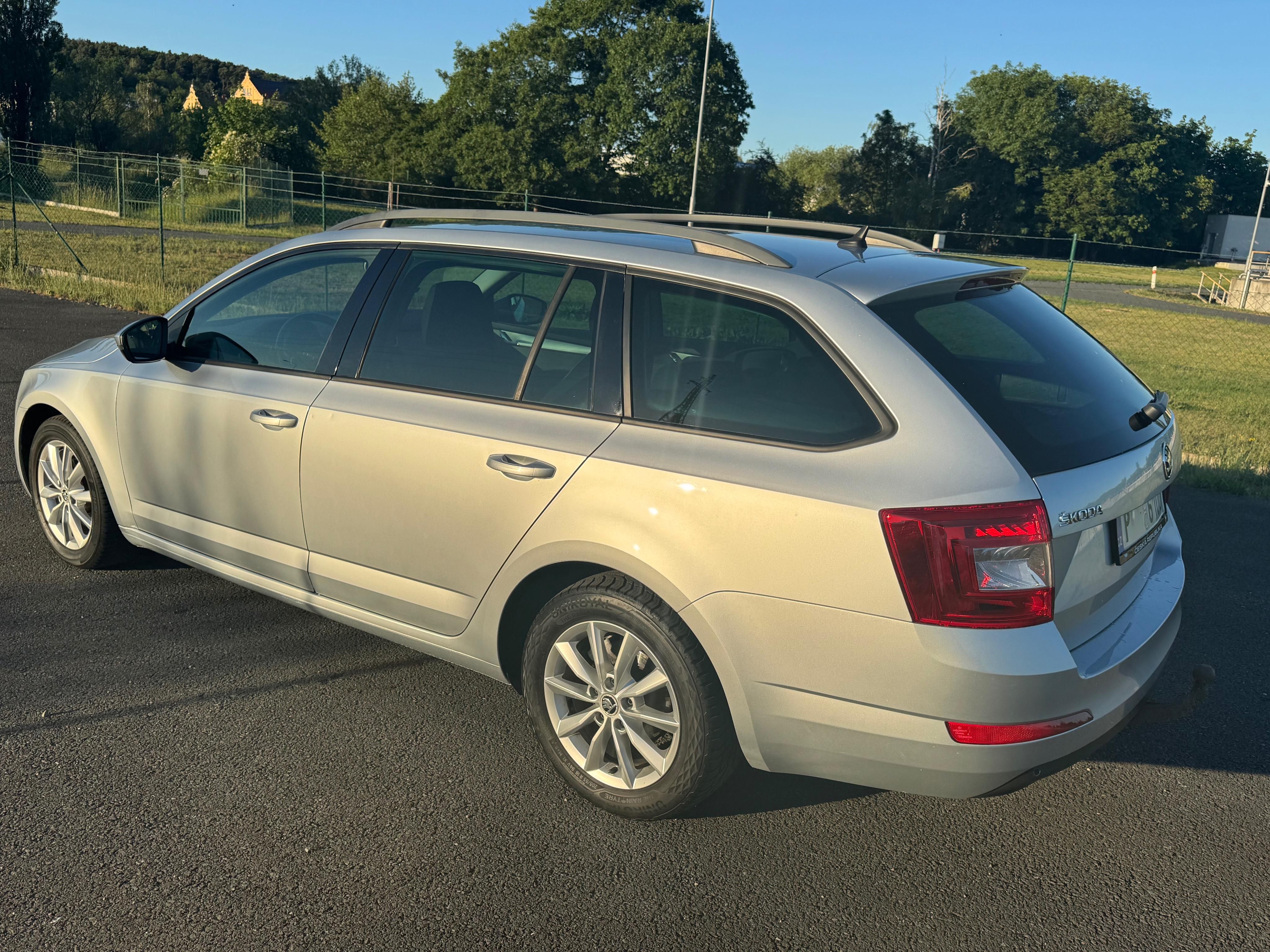 Škoda Octavia, kombi 2.0tdi dsg - fotka 3