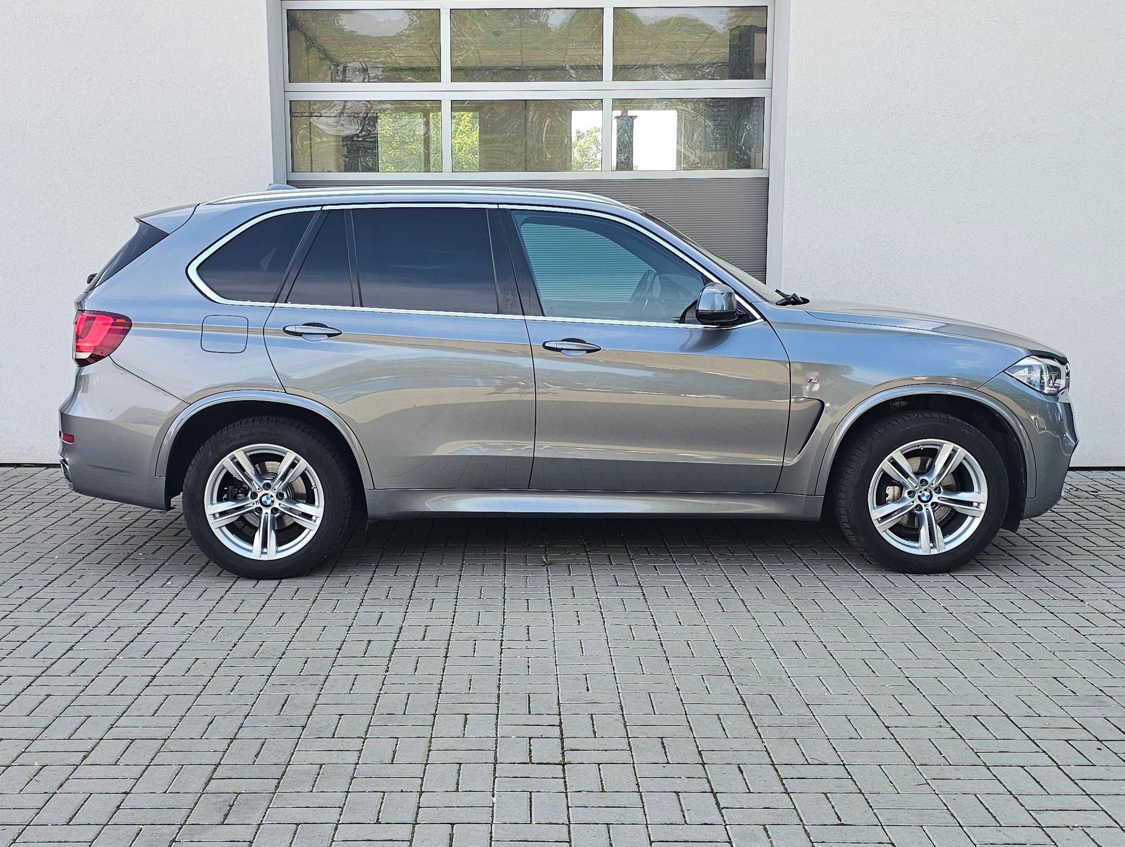 BMW X5, xDrive30d - fotka 5