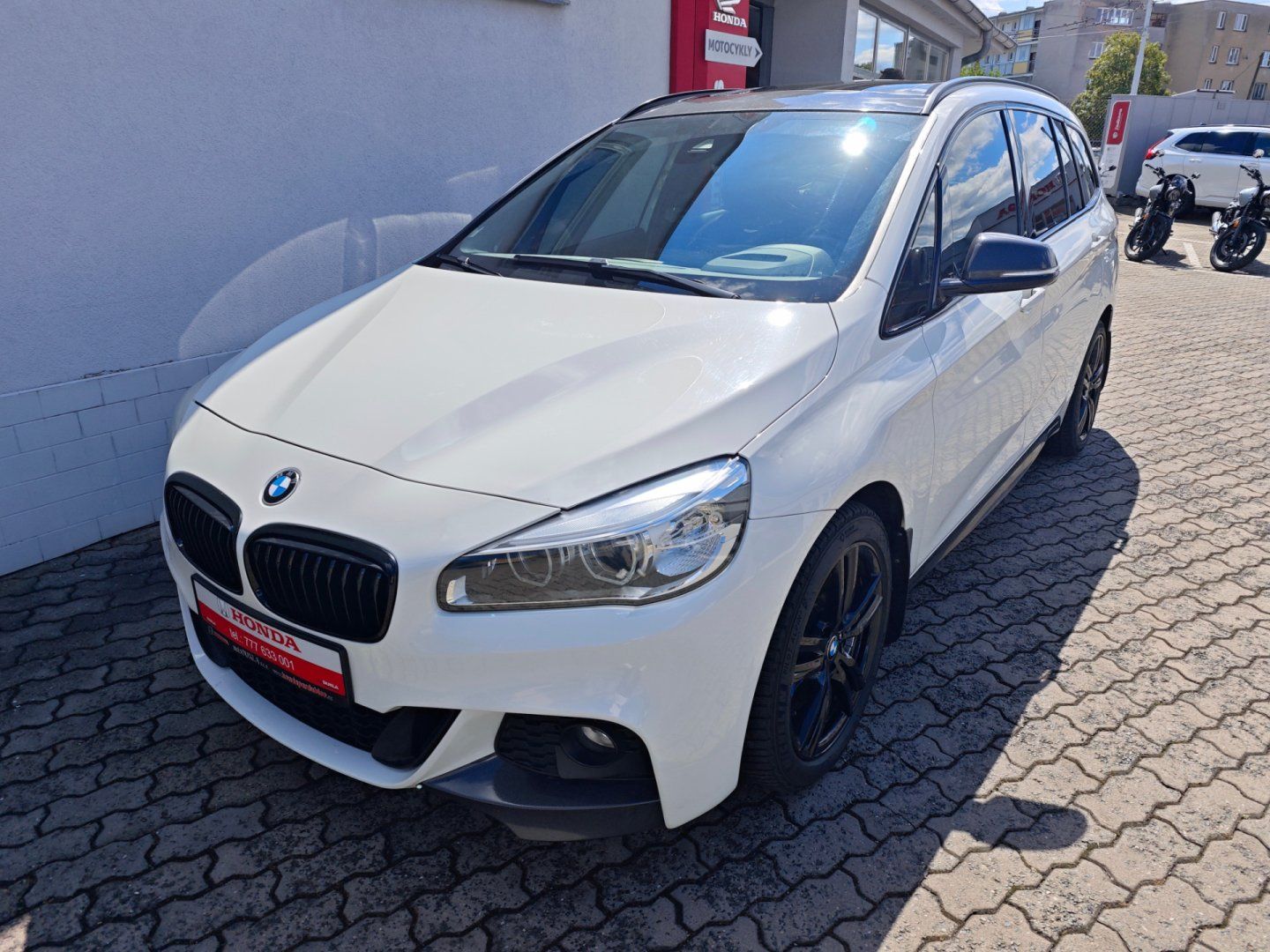 BMW Řada 2, 220D Grand Tourer M-paket - fotka 3