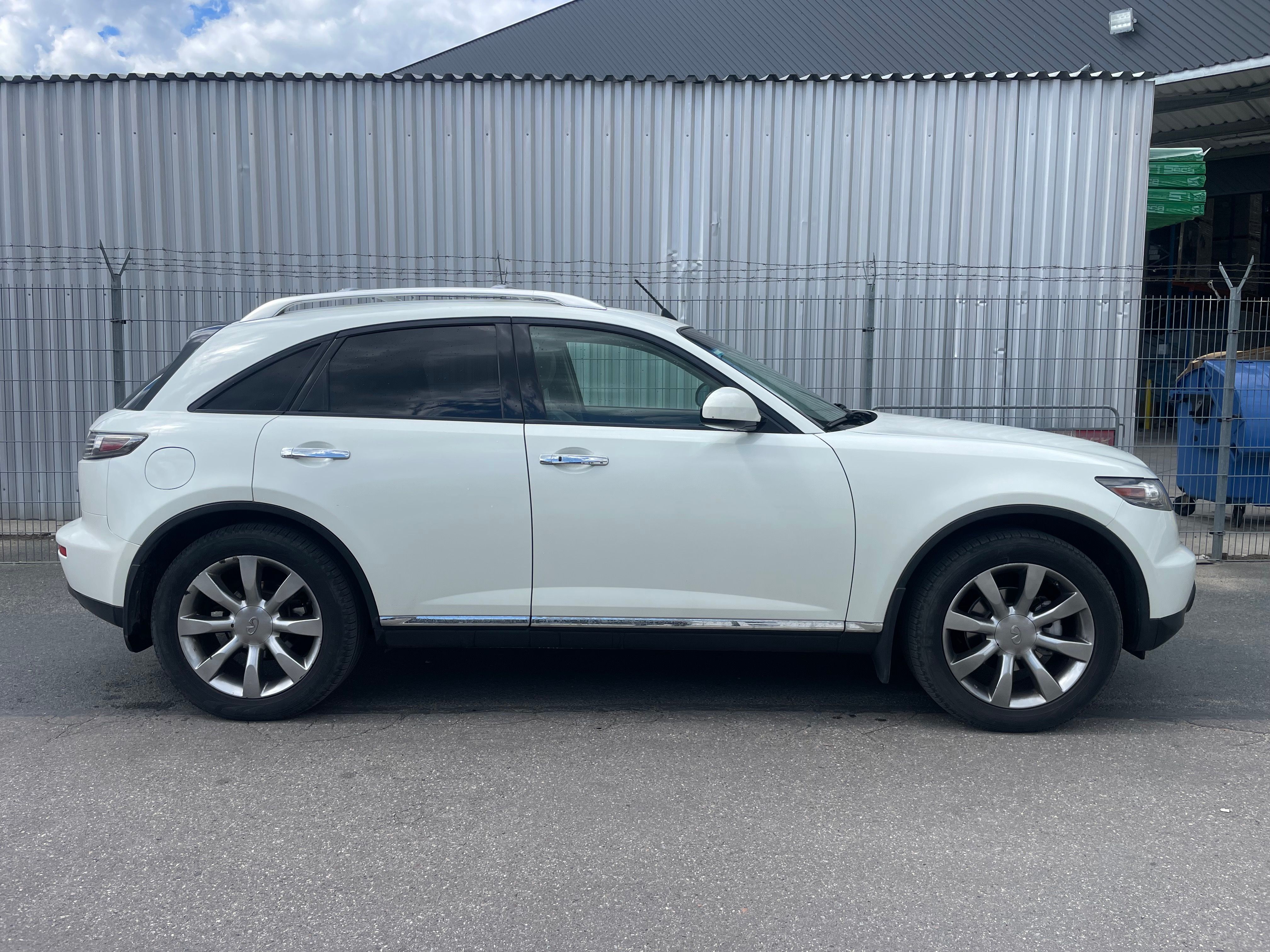 Infiniti FX35, 4X4, automat - fotka 2