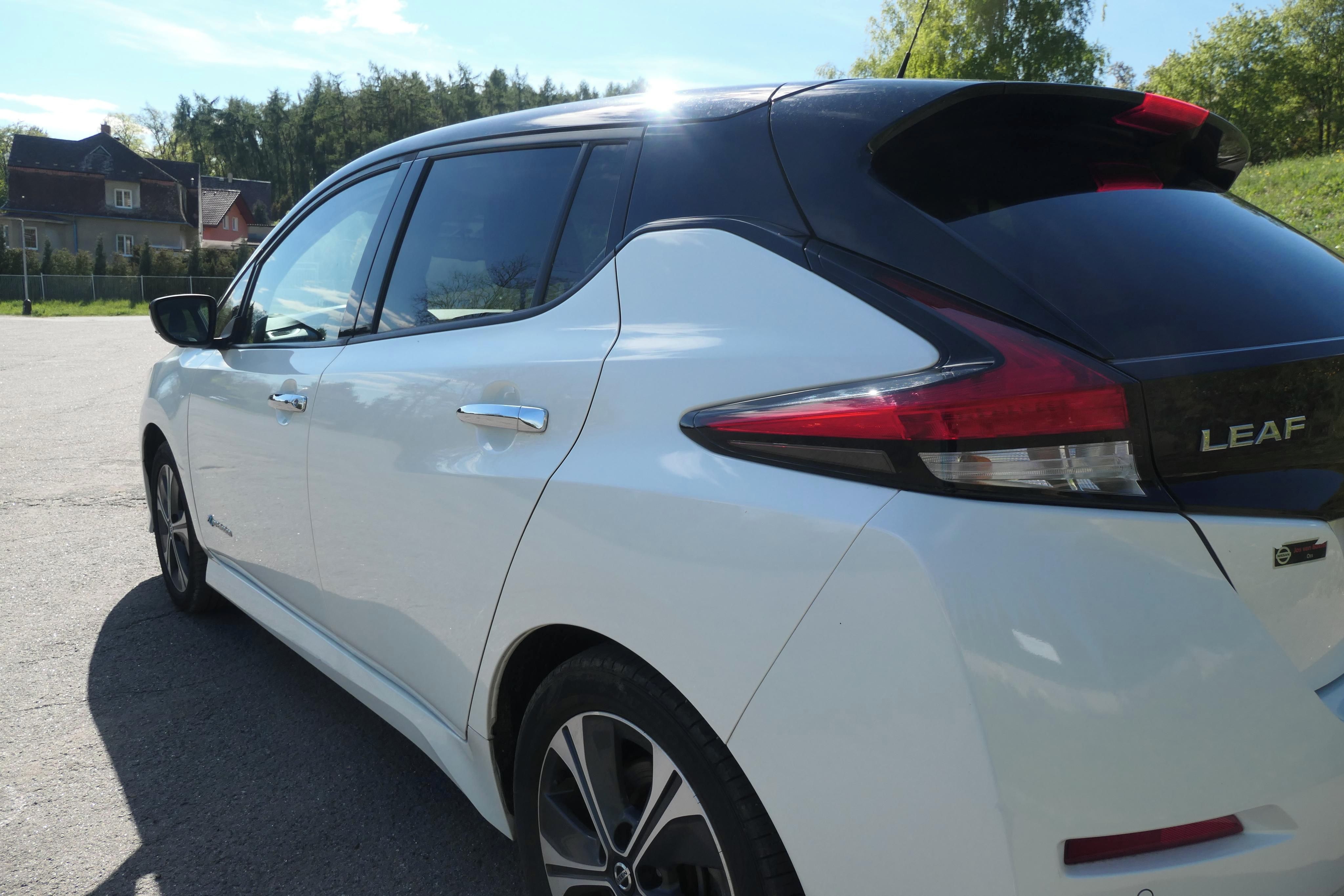 Nissan LEAF, 62kwh - 160kw, 70 tis km TEKNA - fotka 5